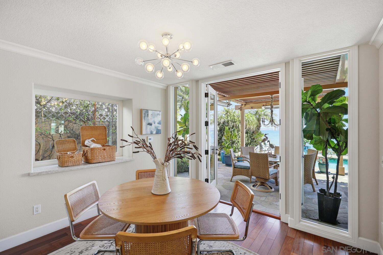 Detail Gallery Image 18 of 47 For 21  Spinnaker Way, Coronado,  CA 92118 - 4 Beds | 3/1 Baths