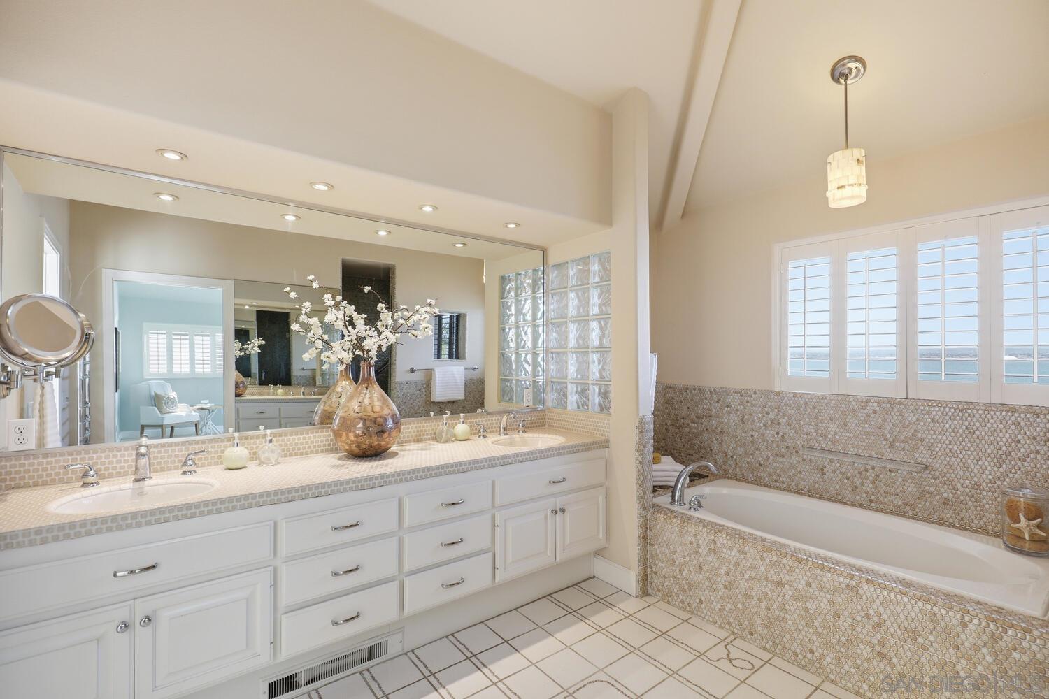 Detail Gallery Image 38 of 47 For 21  Spinnaker Way, Coronado,  CA 92118 - 4 Beds | 3/1 Baths