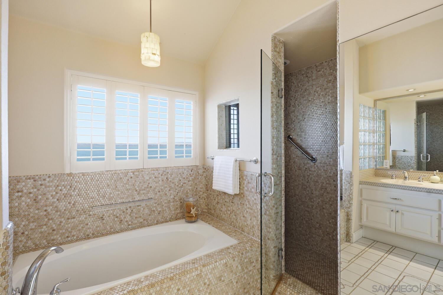 Detail Gallery Image 39 of 47 For 21  Spinnaker Way, Coronado,  CA 92118 - 4 Beds | 3/1 Baths