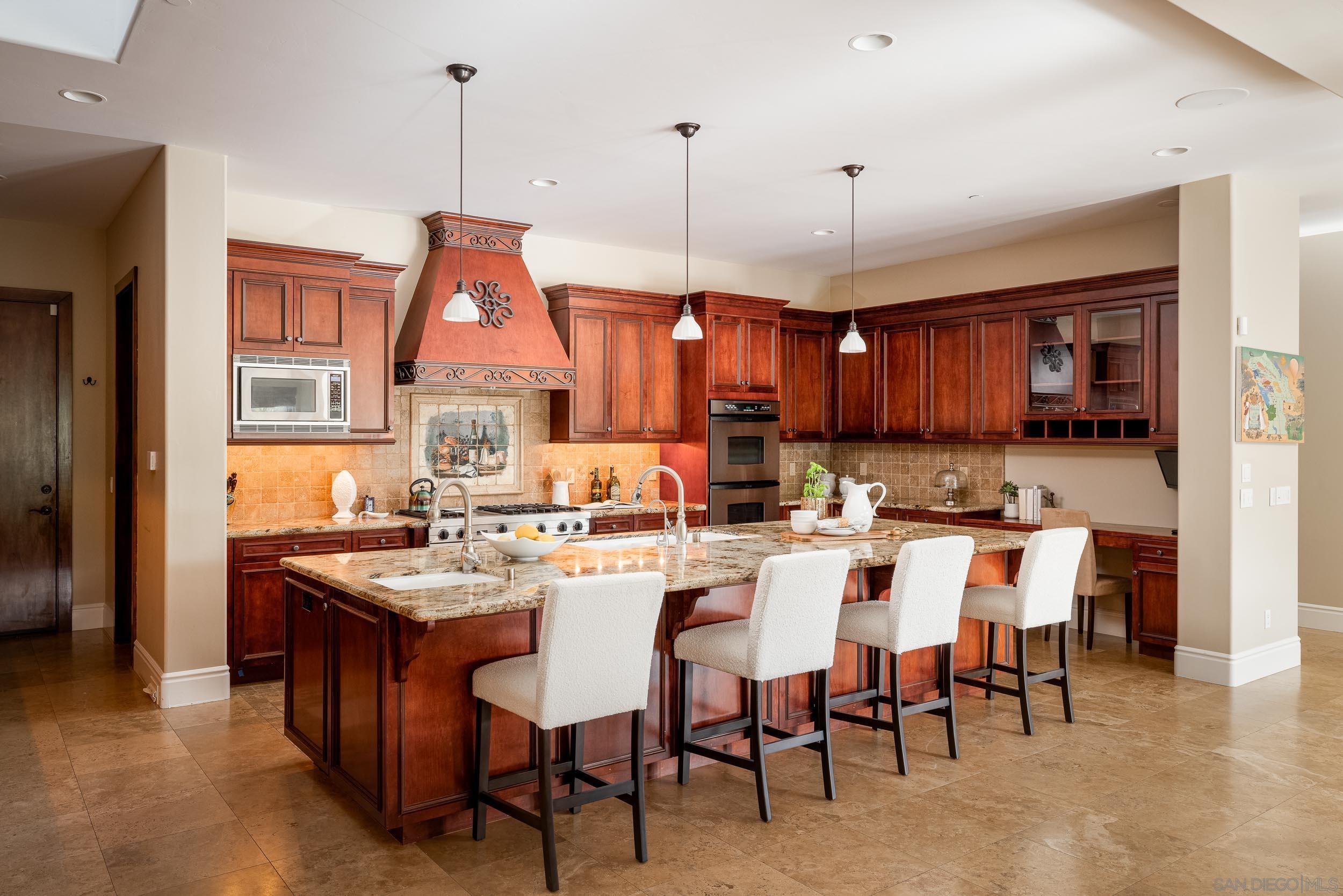 Detail Gallery Image 12 of 51 For 15130  Saddlebrook Ln, Poway,  CA 92064 - 4 Beds | 4/1 Baths