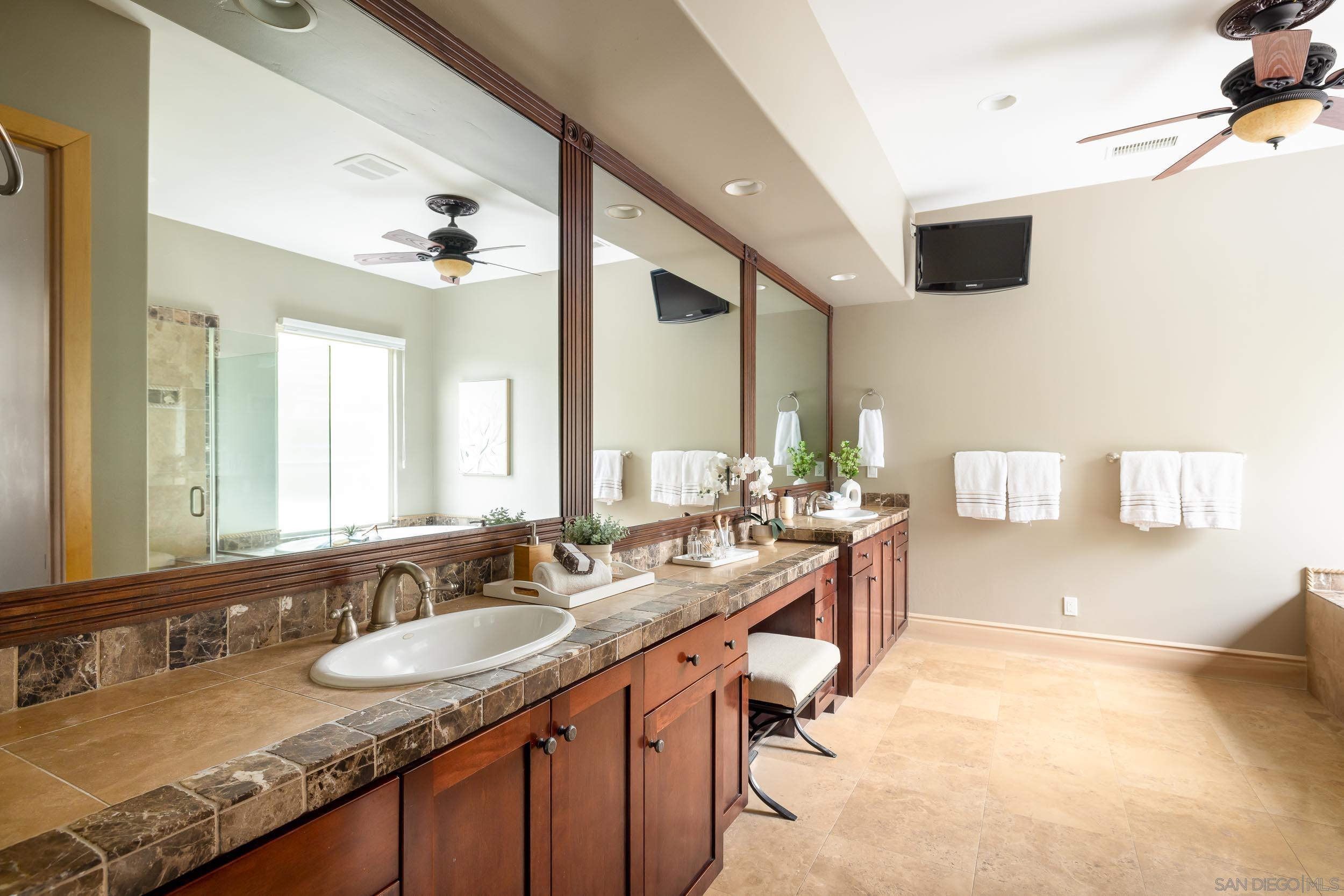 Detail Gallery Image 21 of 51 For 15130  Saddlebrook Ln, Poway,  CA 92064 - 4 Beds | 4/1 Baths