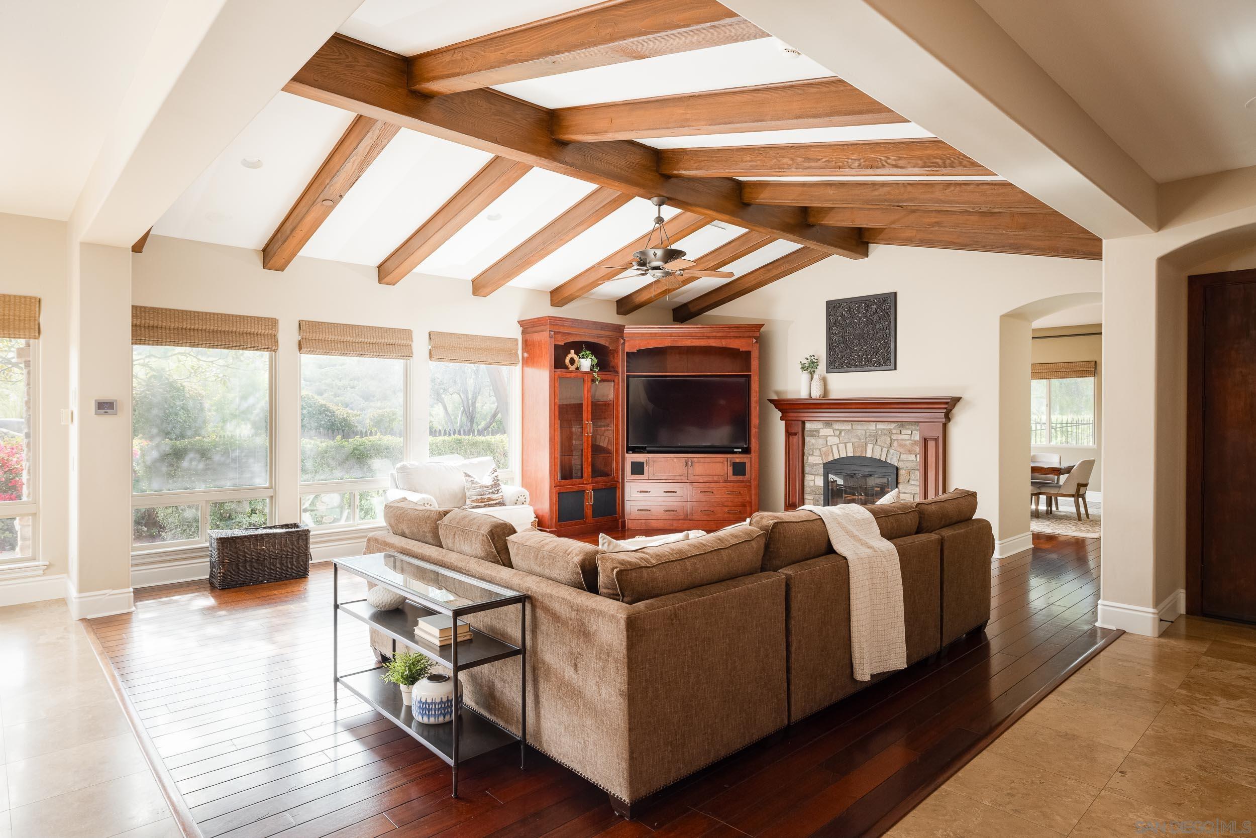 Detail Gallery Image 8 of 51 For 15130  Saddlebrook Ln, Poway,  CA 92064 - 4 Beds | 4/1 Baths