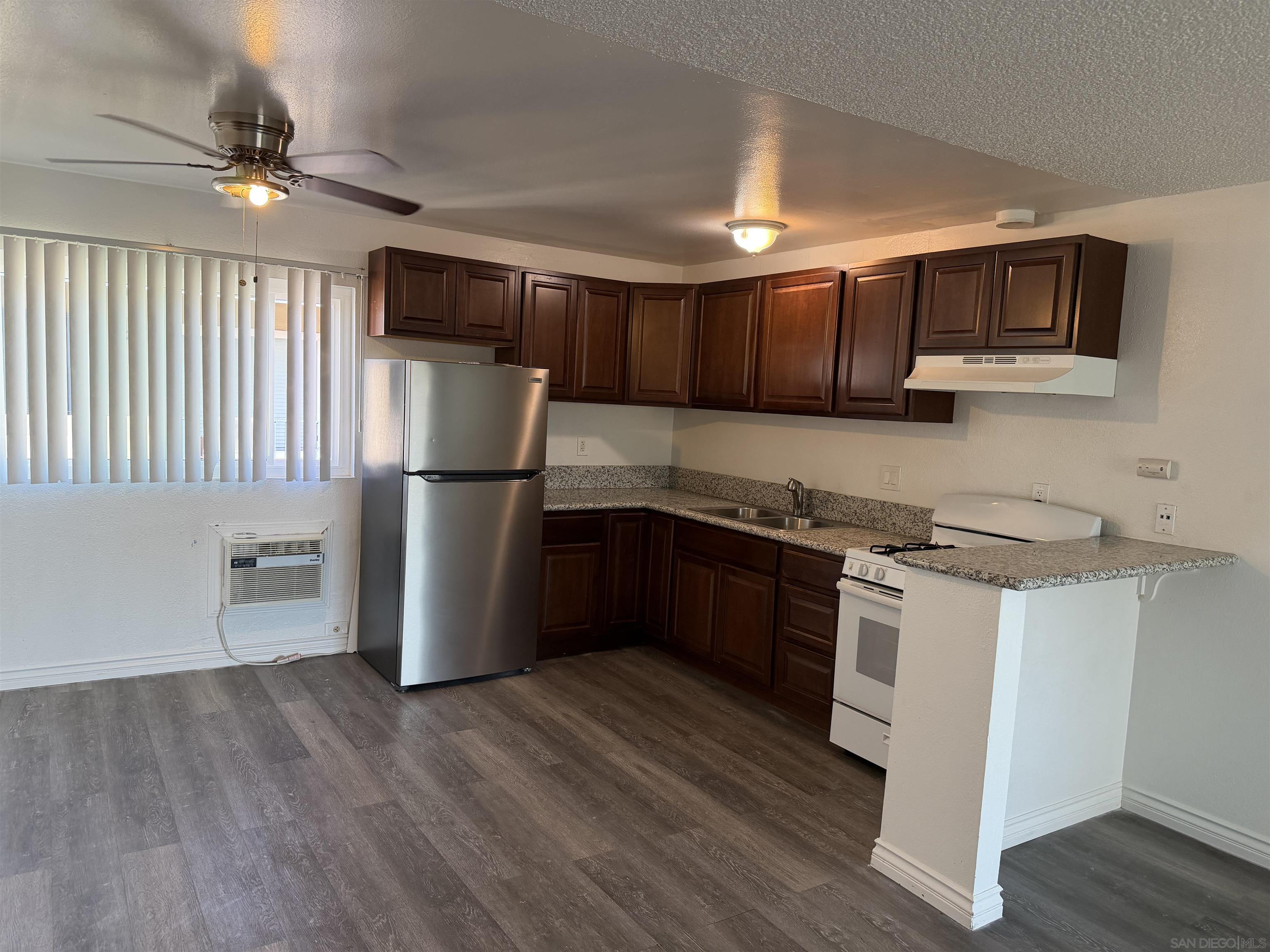 Detail Gallery Image 8 of 29 For 1718-24  Crofton Ln, Escondido,  CA 92027 - – Beds | – Baths