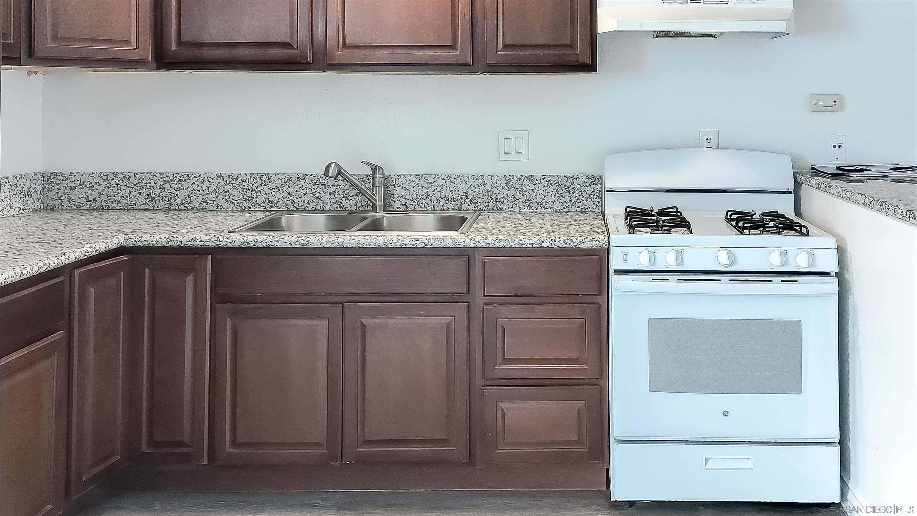 Detail Gallery Image 9 of 29 For 1718-24  Crofton Ln, Escondido,  CA 92027 - – Beds | – Baths