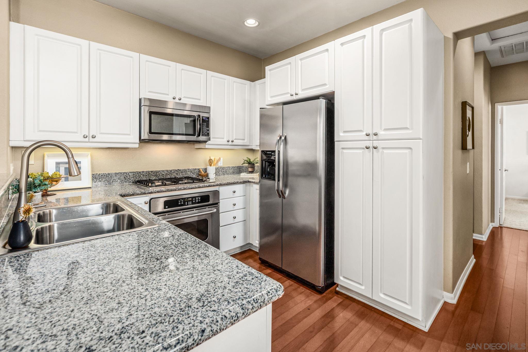 Detail Gallery Image 7 of 36 For Serafina,  San Diego,  CA 92128 - 2 Beds | 2 Baths