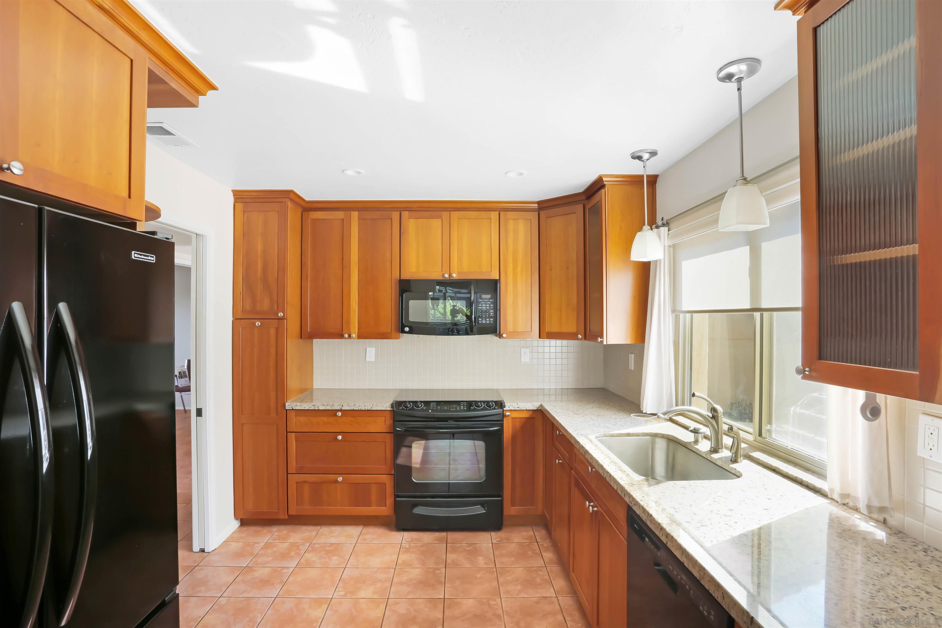 Detail Gallery Image 2 of 57 For 17461  Plaza Otonal, San Diego,  CA 92128 - 3 Beds | 2 Baths