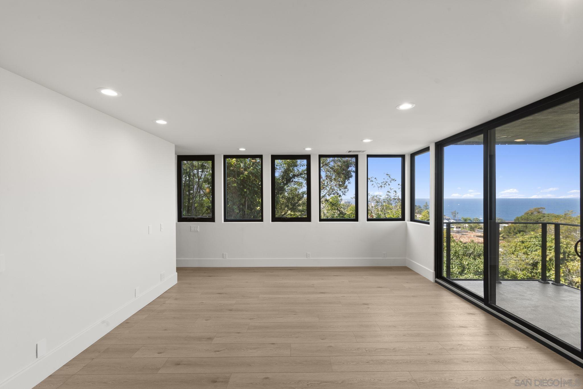 Detail Gallery Image 17 of 30 For 1846  Castellana Rd, La Jolla,  CA 92037 - 4 Beds | 4 Baths