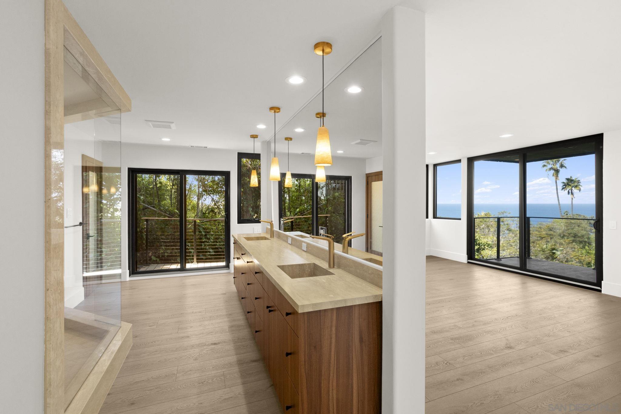 Detail Gallery Image 19 of 30 For 1846  Castellana Rd, La Jolla,  CA 92037 - 4 Beds | 4 Baths