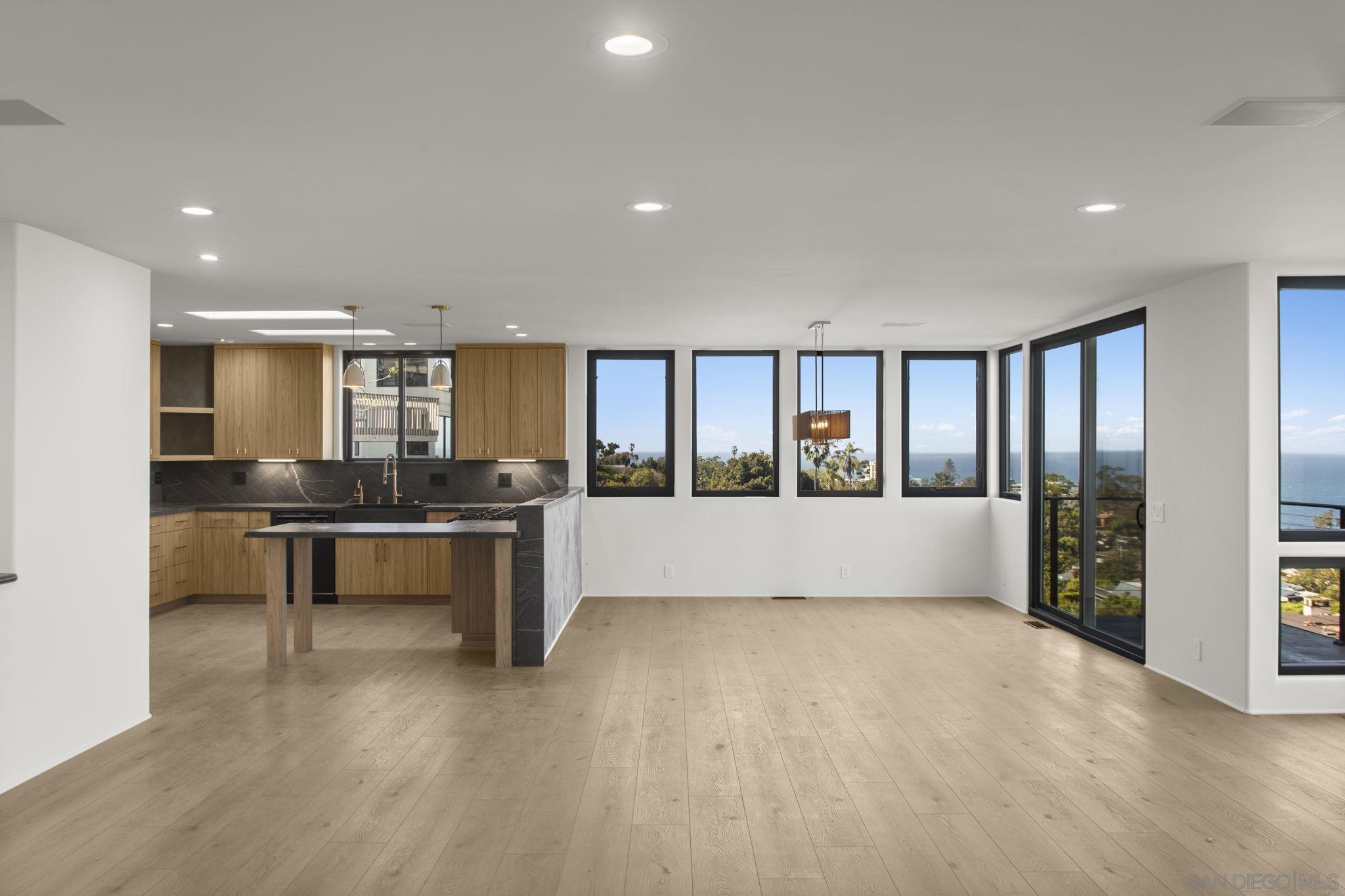 Detail Gallery Image 5 of 30 For 1846  Castellana Rd, La Jolla,  CA 92037 - 4 Beds | 4 Baths