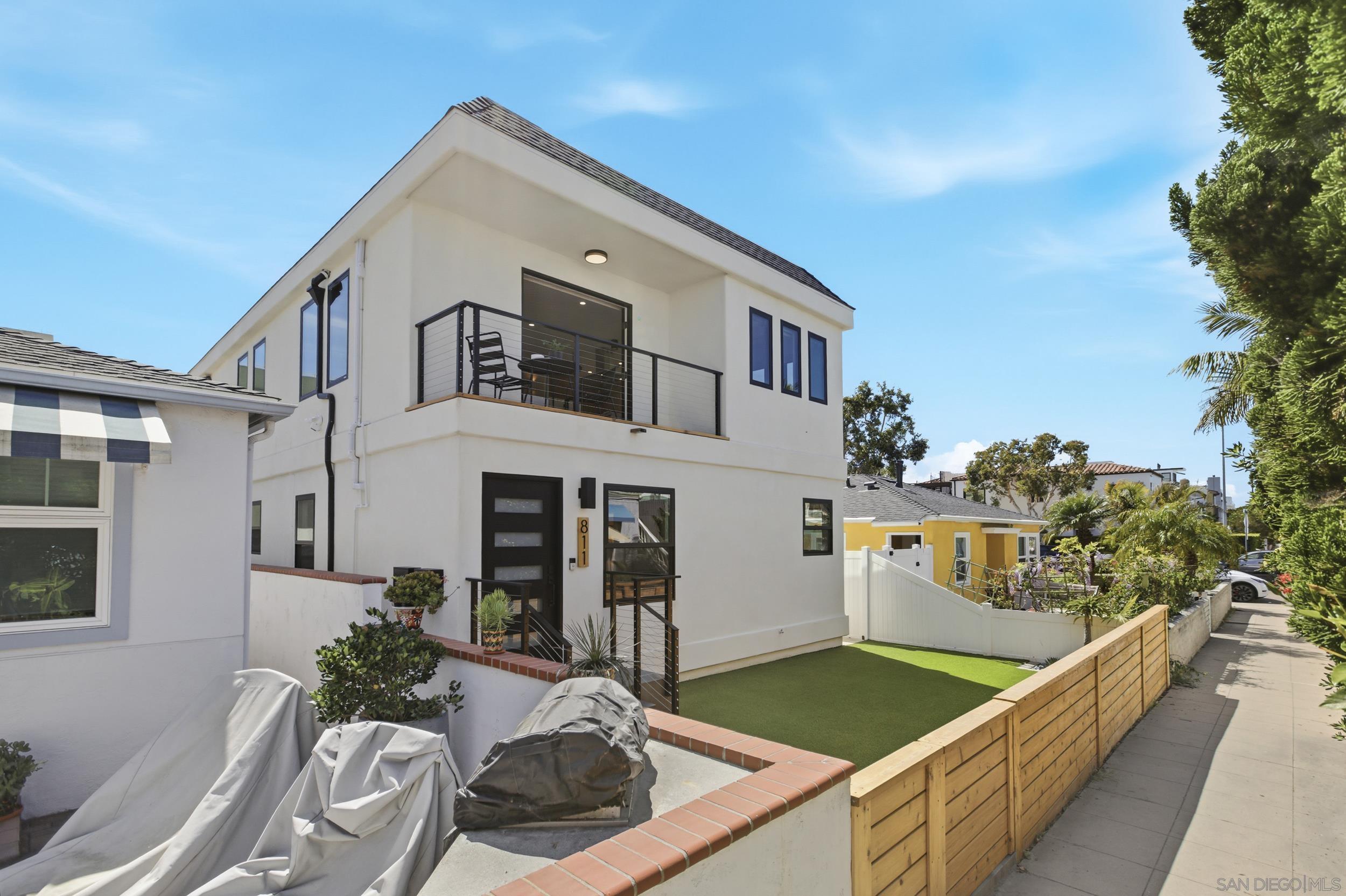 Detail Gallery Image 2 of 51 For 811-13  Balboa Ct, San Diego,  CA 92109 - – Beds | – Baths