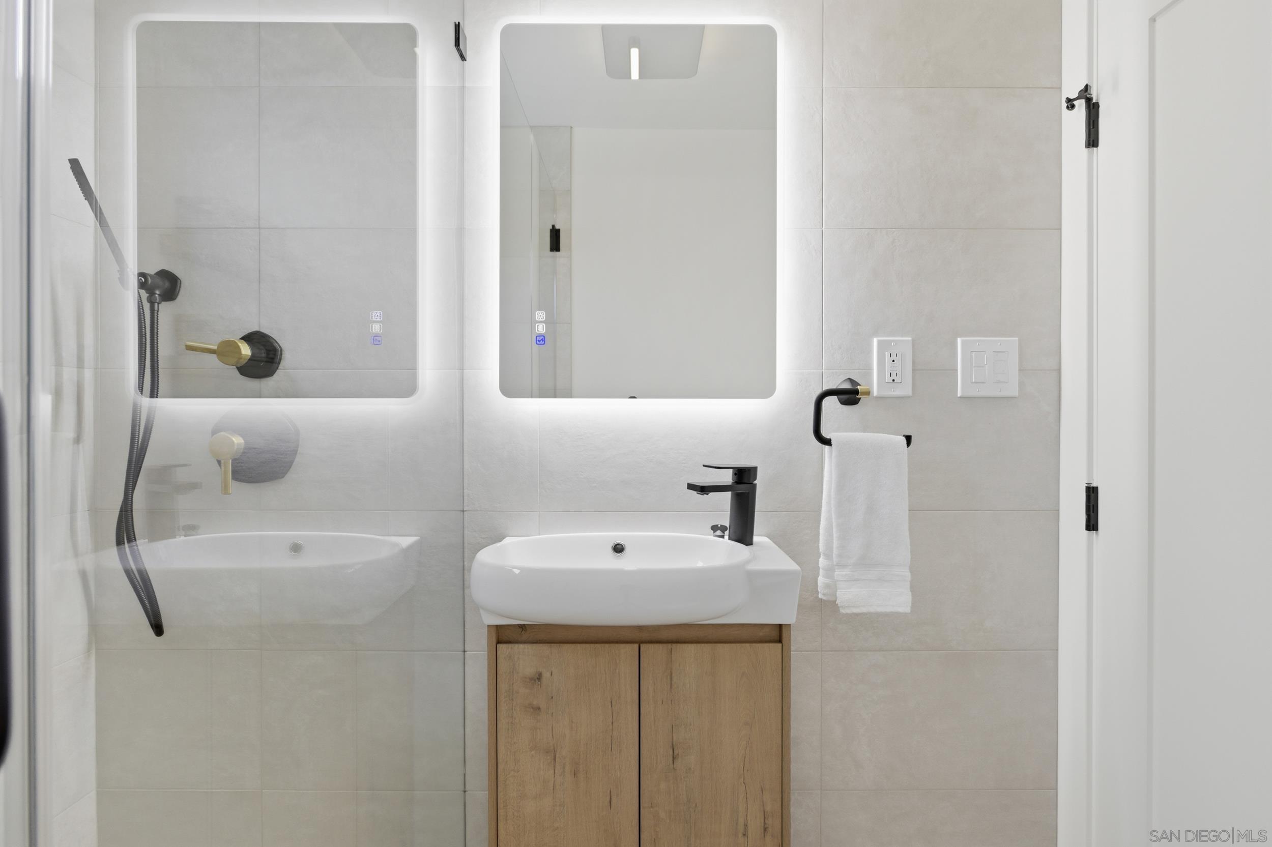 Detail Gallery Image 17 of 51 For 811-13  Balboa Ct, San Diego,  CA 92109 - – Beds | – Baths