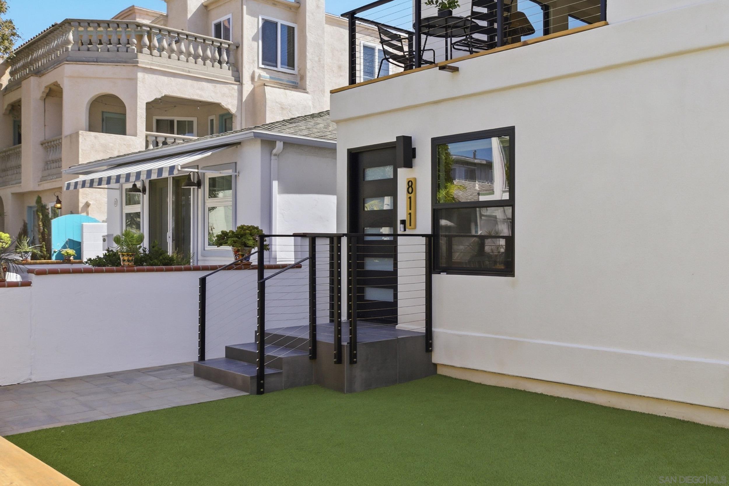 Detail Gallery Image 3 of 51 For 811-13  Balboa Ct, San Diego,  CA 92109 - – Beds | – Baths