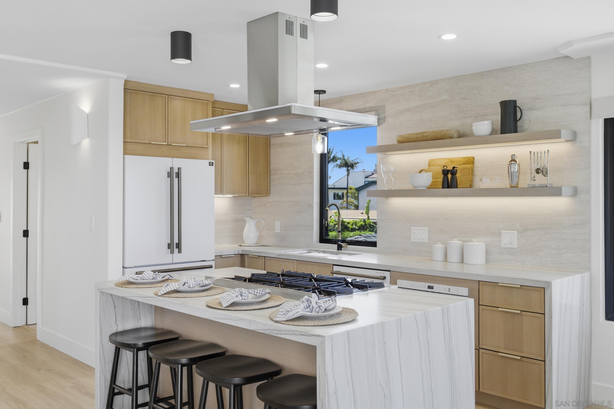 Detail Gallery Image 22 of 51 For 811-13  Balboa Ct, San Diego,  CA 92109 - – Beds | – Baths