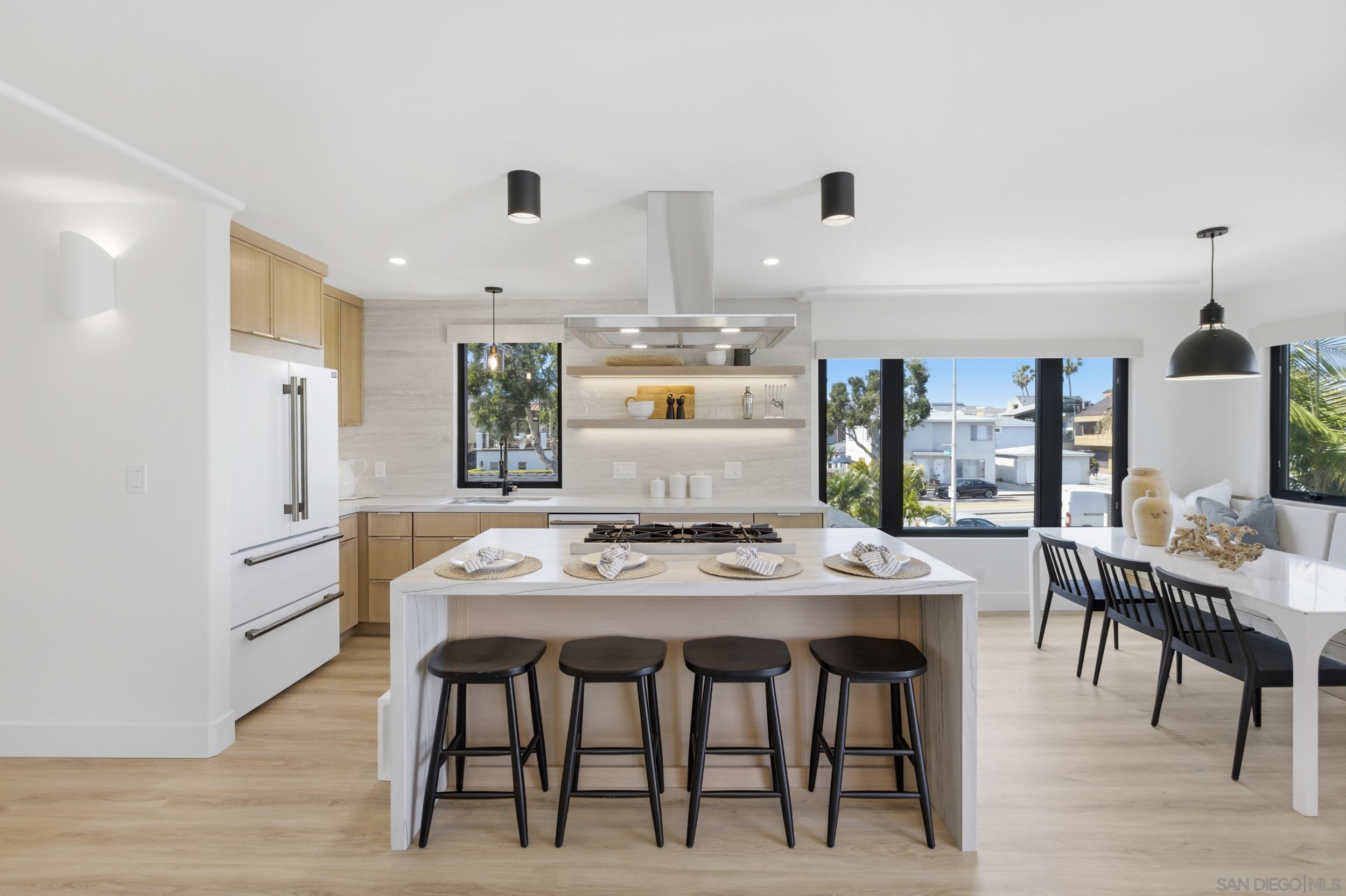 Detail Gallery Image 23 of 51 For 811-13  Balboa Ct, San Diego,  CA 92109 - – Beds | – Baths