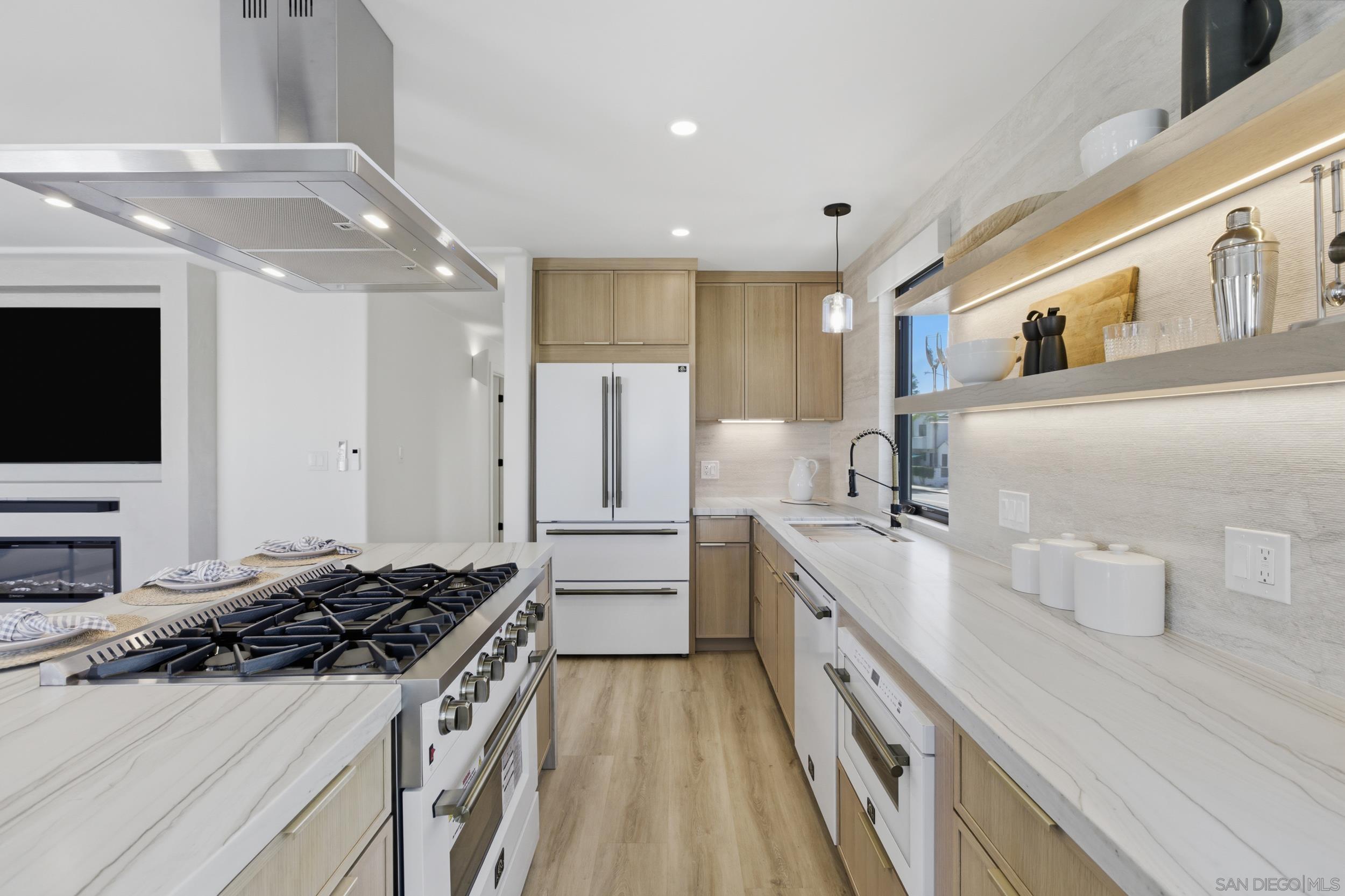 Detail Gallery Image 24 of 51 For 811-13  Balboa Ct, San Diego,  CA 92109 - – Beds | – Baths