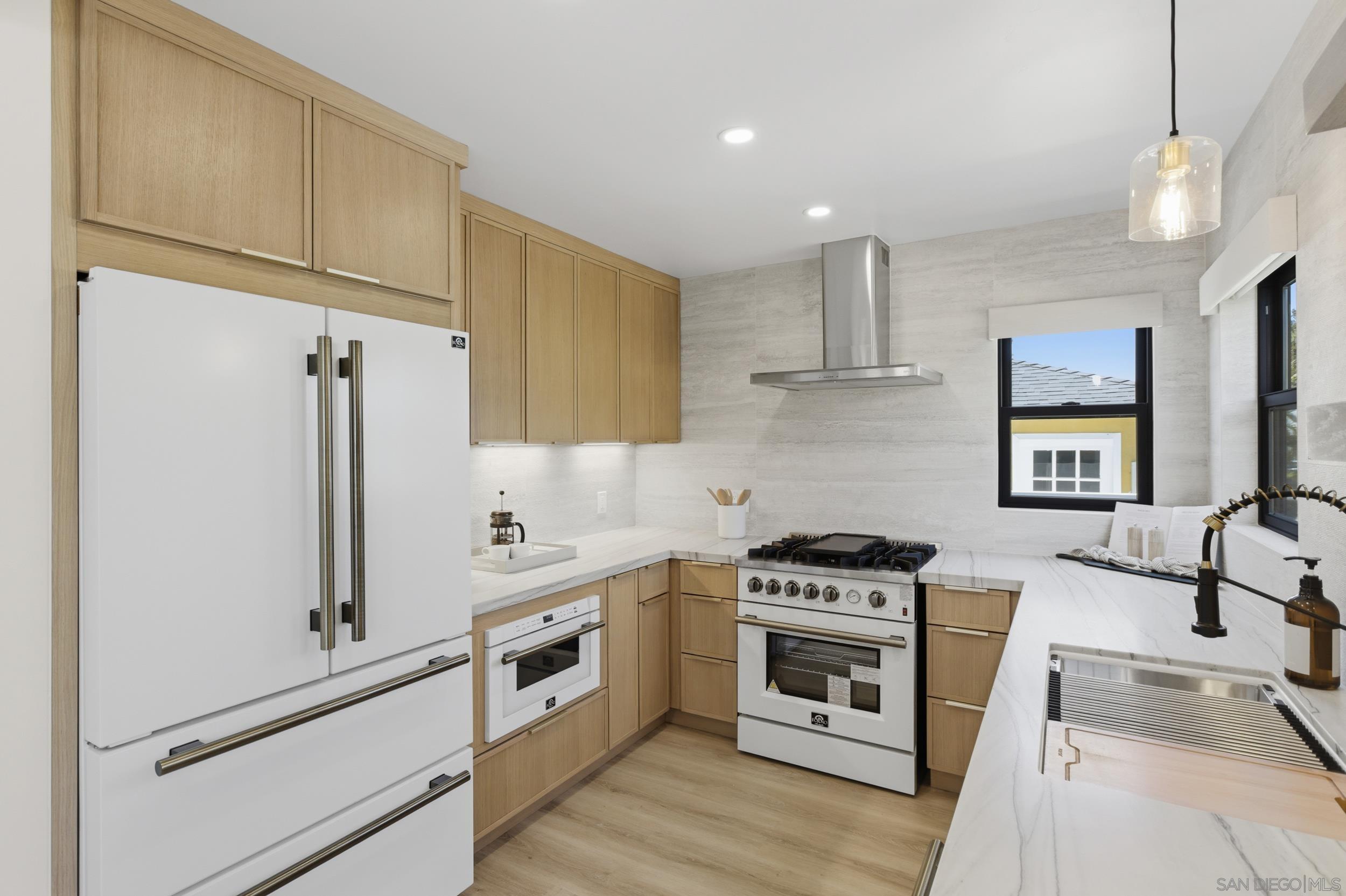 Detail Gallery Image 7 of 51 For 811-13  Balboa Ct, San Diego,  CA 92109 - – Beds | – Baths