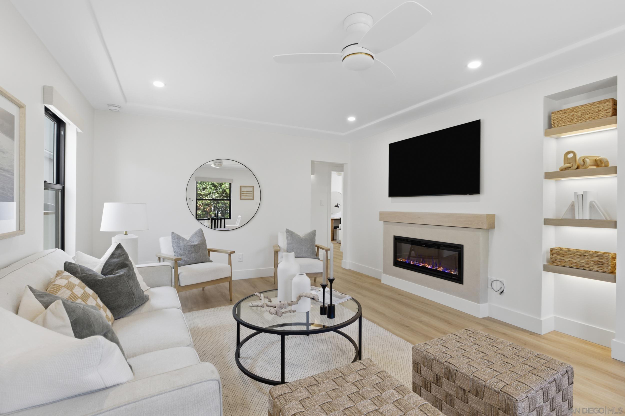 Detail Gallery Image 10 of 51 For 811-13  Balboa Ct, San Diego,  CA 92109 - – Beds | – Baths