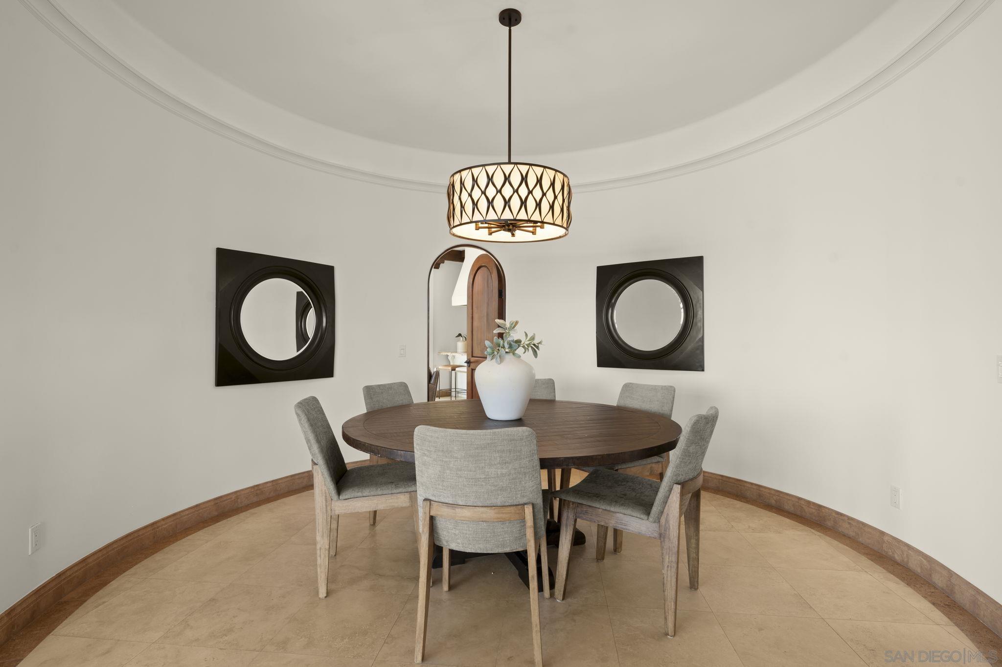 Detail Gallery Image 11 of 33 For 1745  Amalfi St, La Jolla,  CA 92037 - 4 Beds | 4/1 Baths