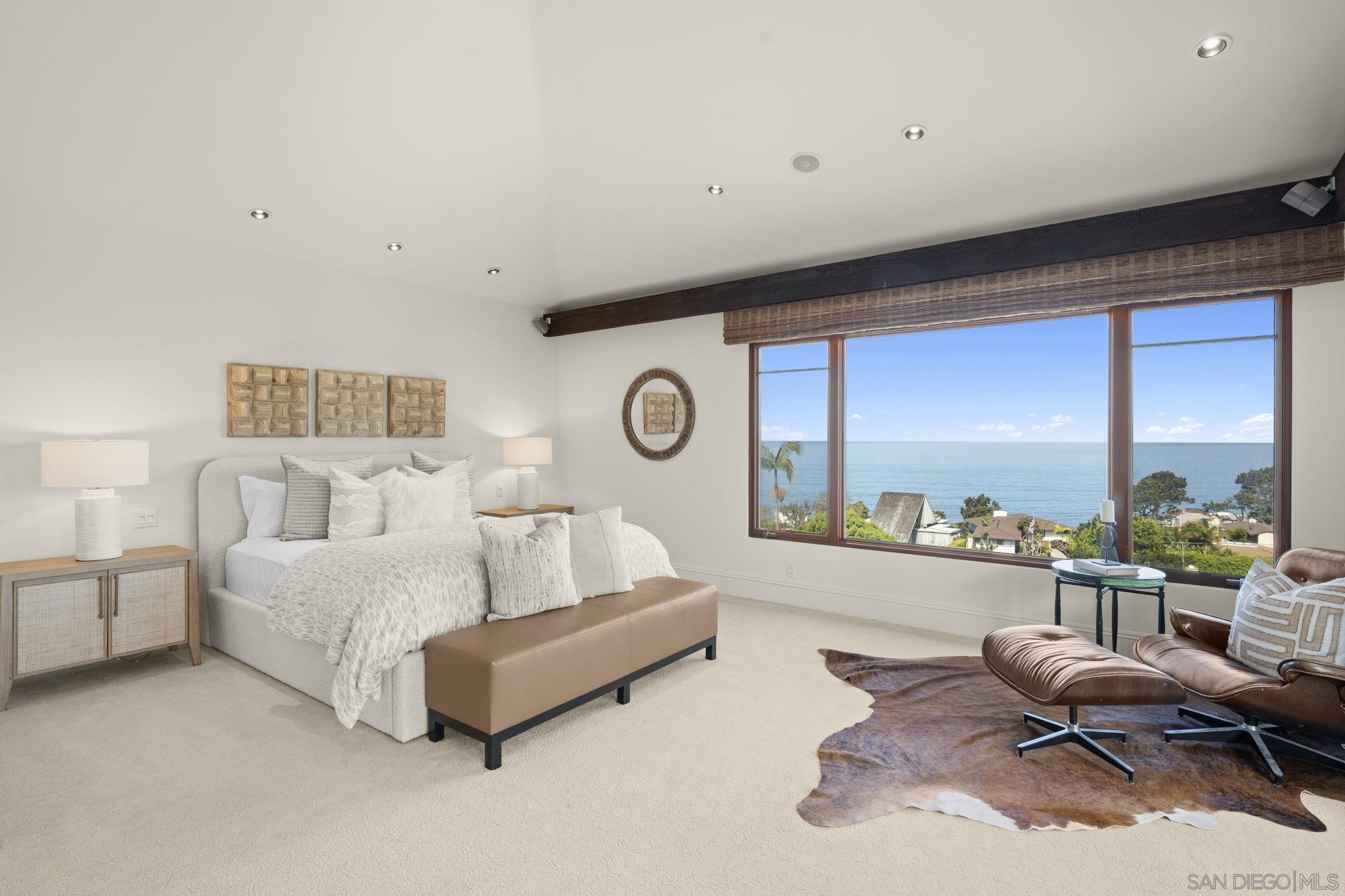 Detail Gallery Image 12 of 33 For 1745  Amalfi St, La Jolla,  CA 92037 - 4 Beds | 4/1 Baths