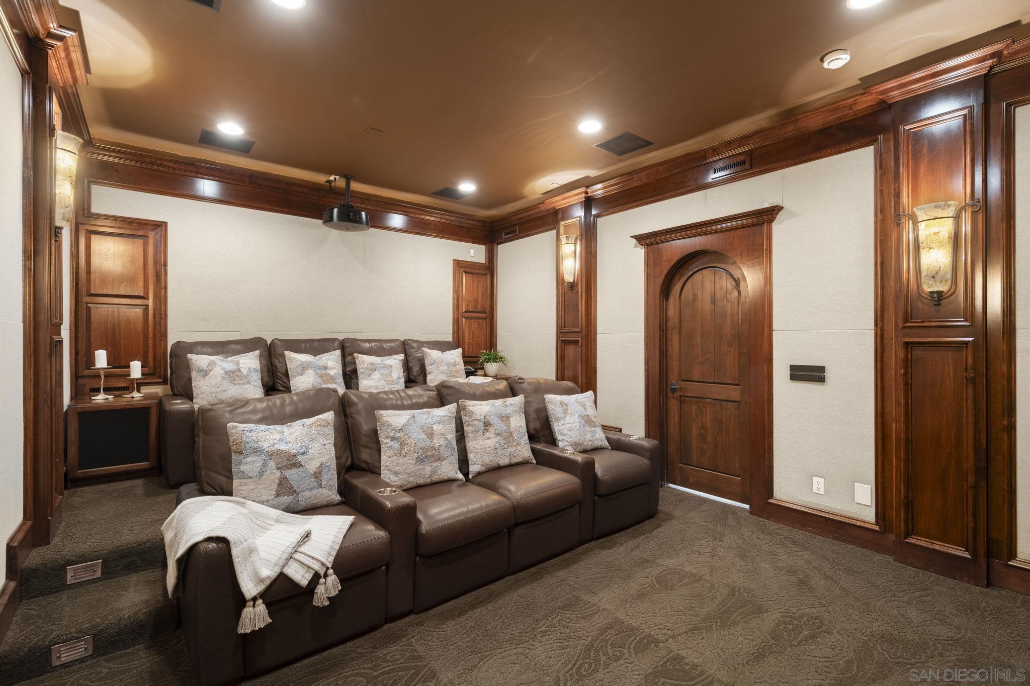 Detail Gallery Image 21 of 33 For 1745  Amalfi St, La Jolla,  CA 92037 - 4 Beds | 4/1 Baths