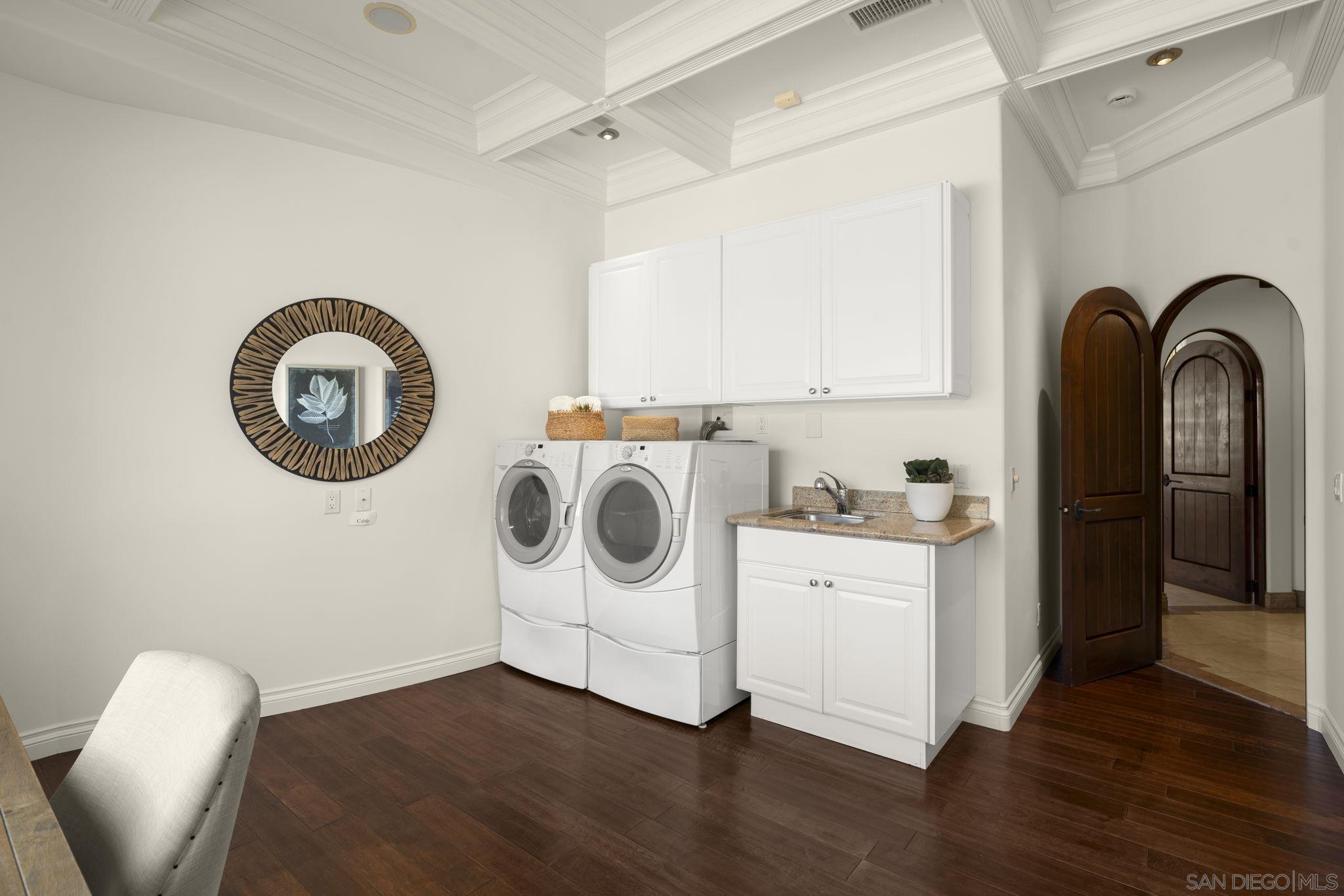 Detail Gallery Image 22 of 33 For 1745  Amalfi St, La Jolla,  CA 92037 - 4 Beds | 4/1 Baths