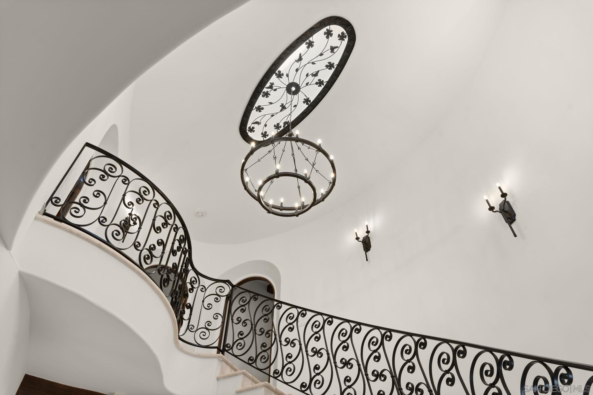 Detail Gallery Image 24 of 33 For 1745  Amalfi St, La Jolla,  CA 92037 - 4 Beds | 4/1 Baths