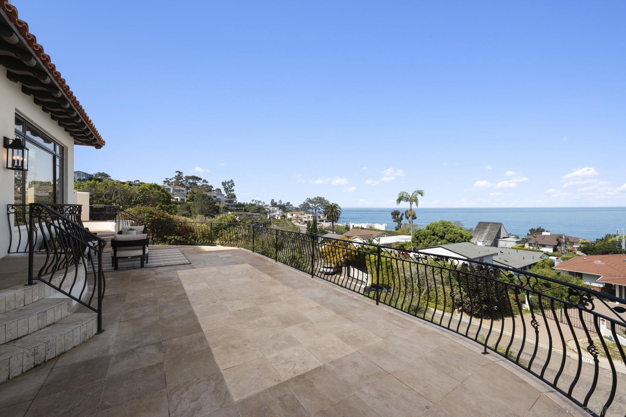 Detail Gallery Image 25 of 33 For 1745  Amalfi St, La Jolla,  CA 92037 - 4 Beds | 4/1 Baths