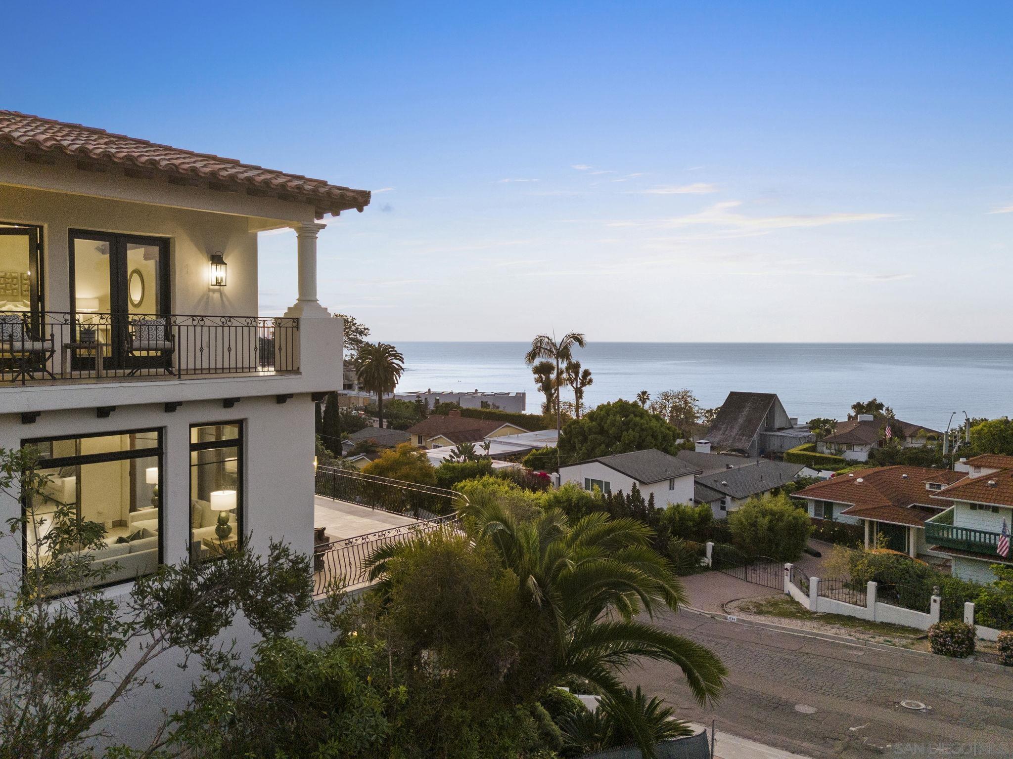 Detail Gallery Image 28 of 33 For 1745  Amalfi St, La Jolla,  CA 92037 - 4 Beds | 4/1 Baths