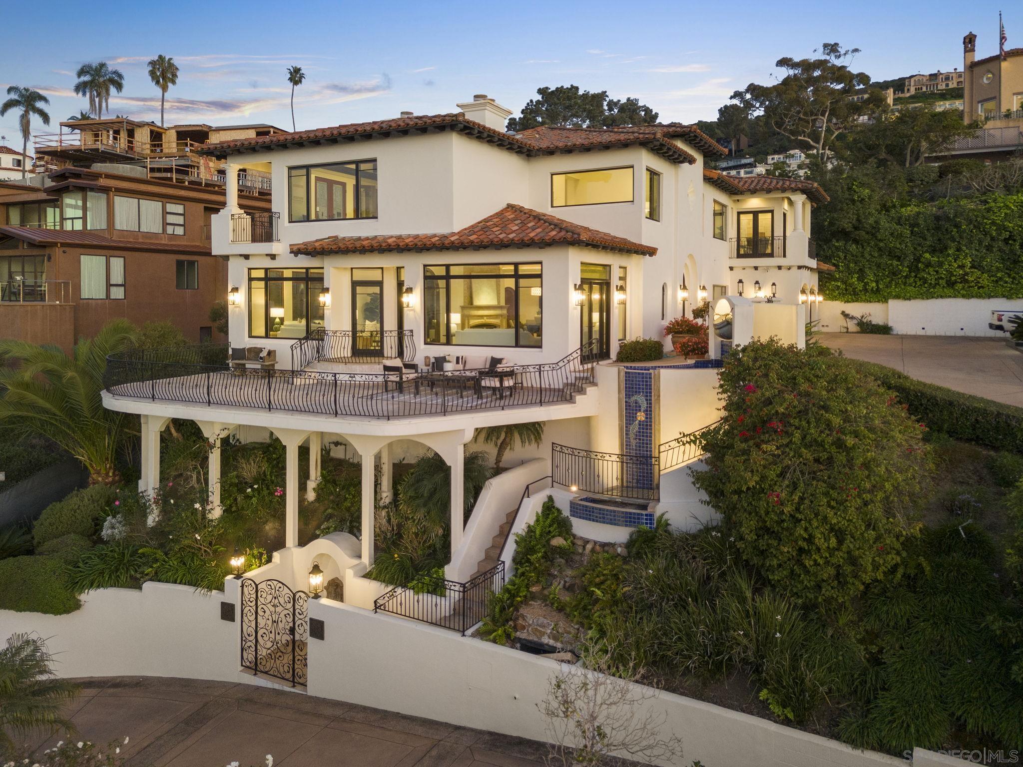 Detail Gallery Image 30 of 33 For 1745  Amalfi St, La Jolla,  CA 92037 - 4 Beds | 4/1 Baths