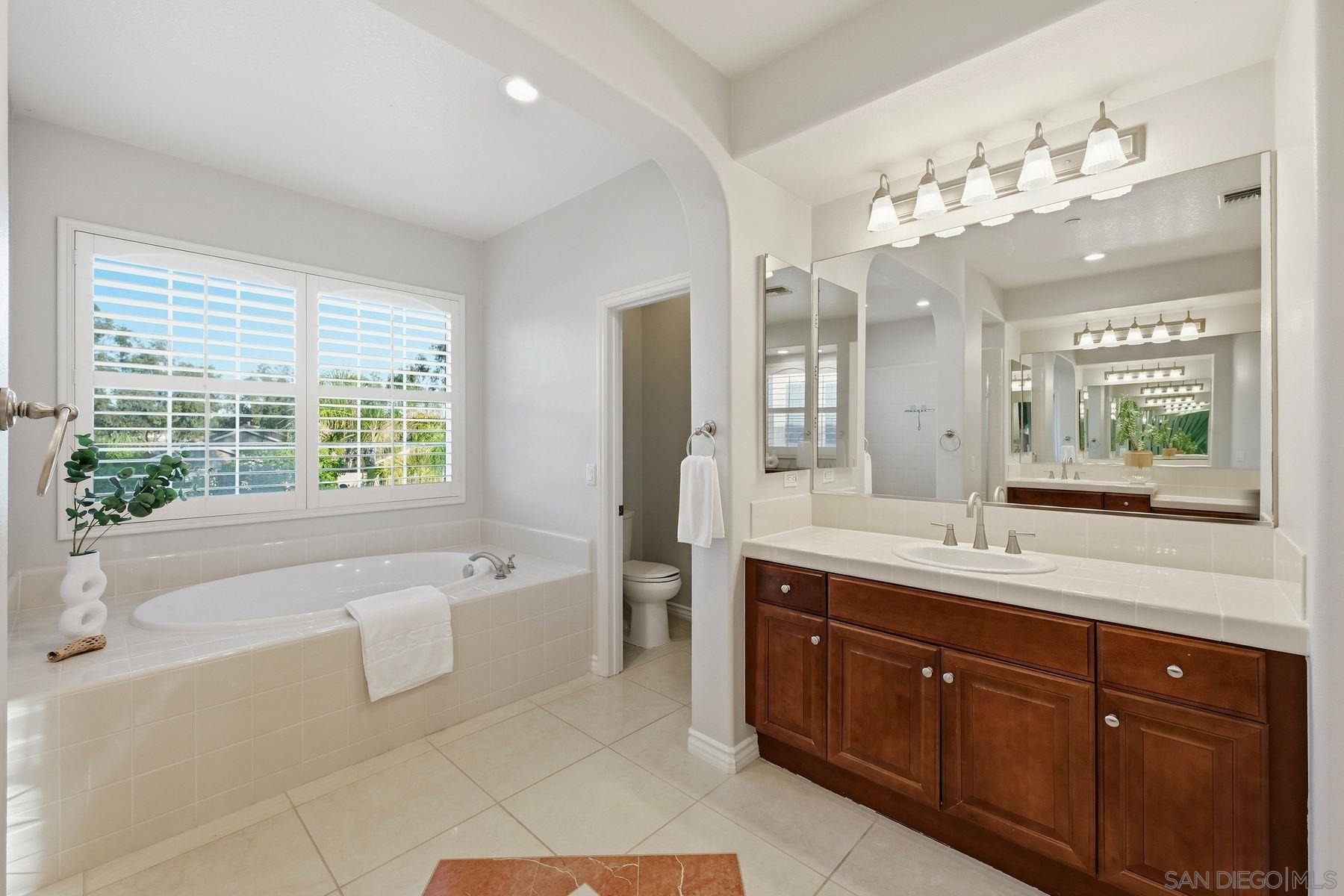 Detail Gallery Image 19 of 35 For 17018  Patina, San Diego,  CA 92127 - 4 Beds | 3/1 Baths