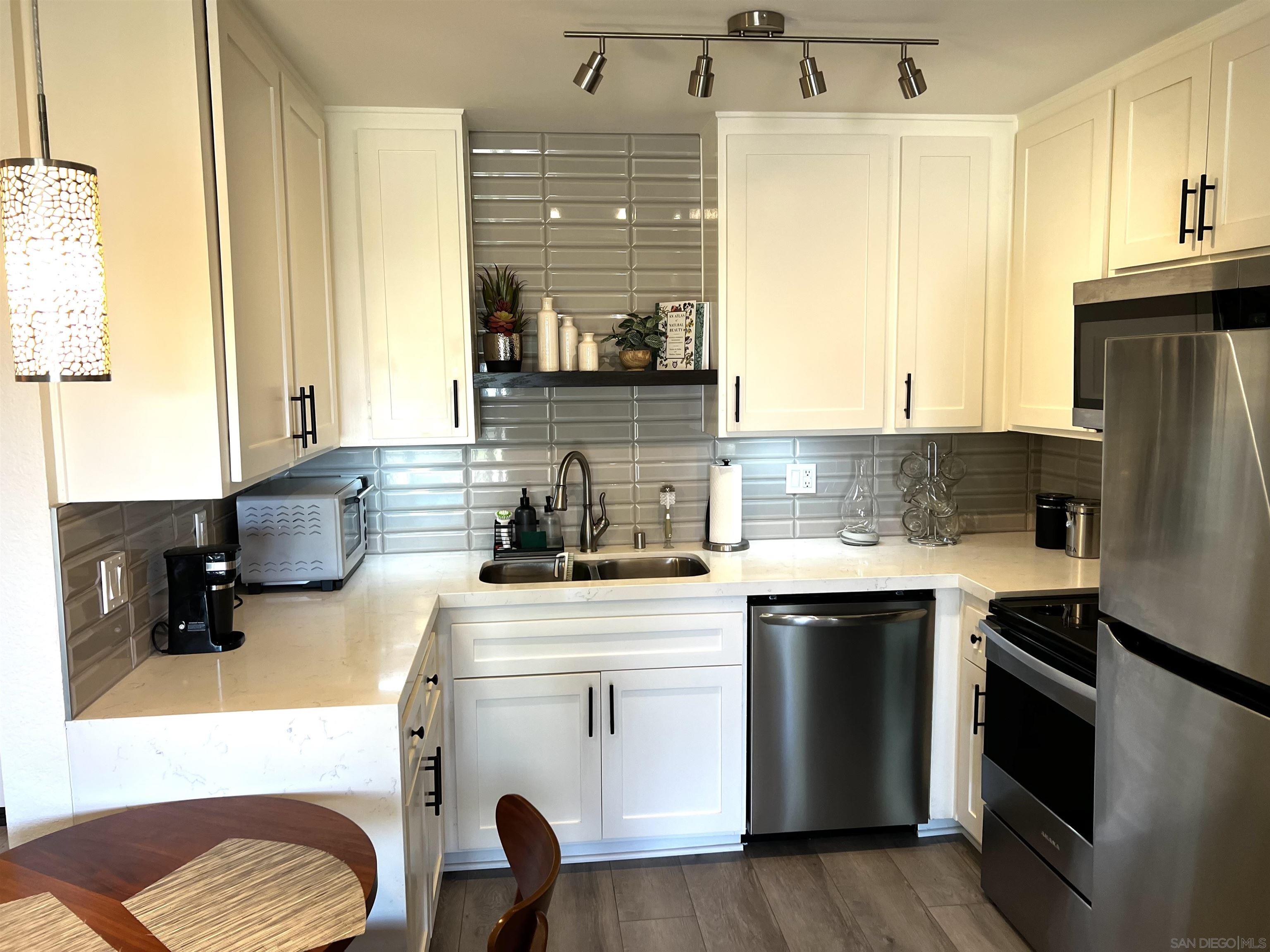 Detail Gallery Image 4 of 30 For 6350  Genesee Ave.  #316,  San Diego,  CA 92122 - 2 Beds | 2 Baths