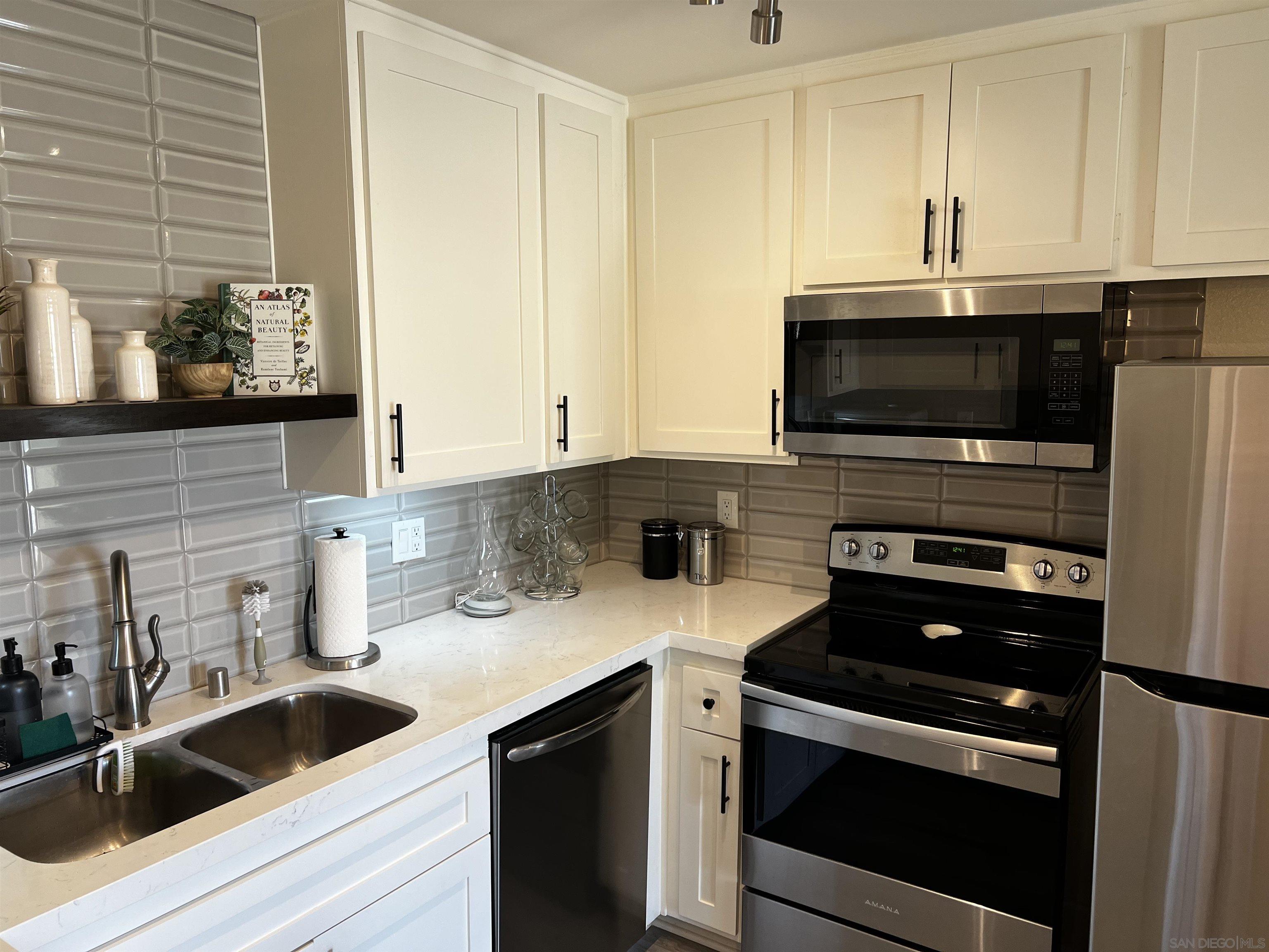 Detail Gallery Image 5 of 30 For 6350  Genesee Ave.  #316,  San Diego,  CA 92122 - 2 Beds | 2 Baths