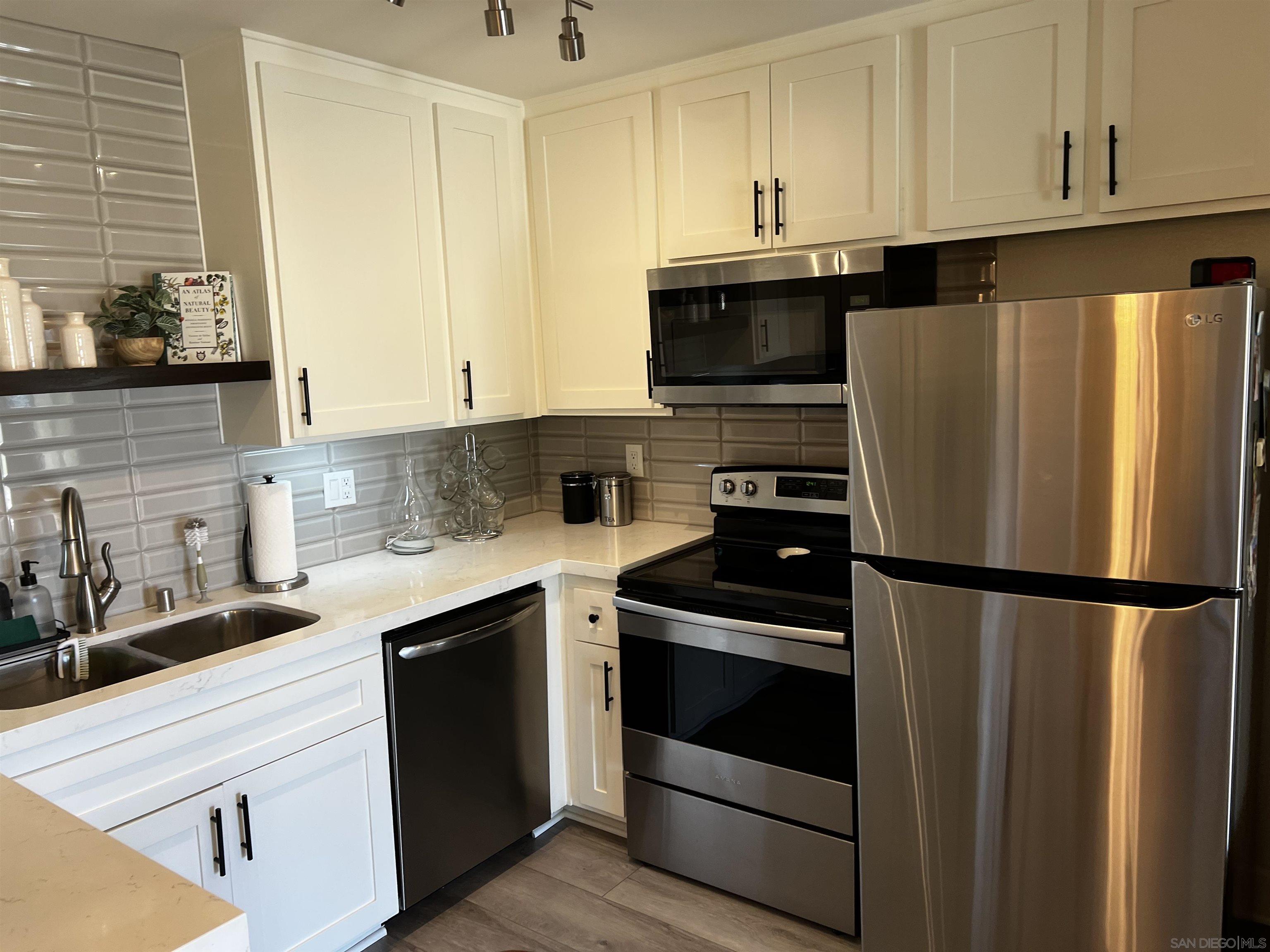 Detail Gallery Image 6 of 30 For 6350  Genesee Ave.  #316,  San Diego,  CA 92122 - 2 Beds | 2 Baths