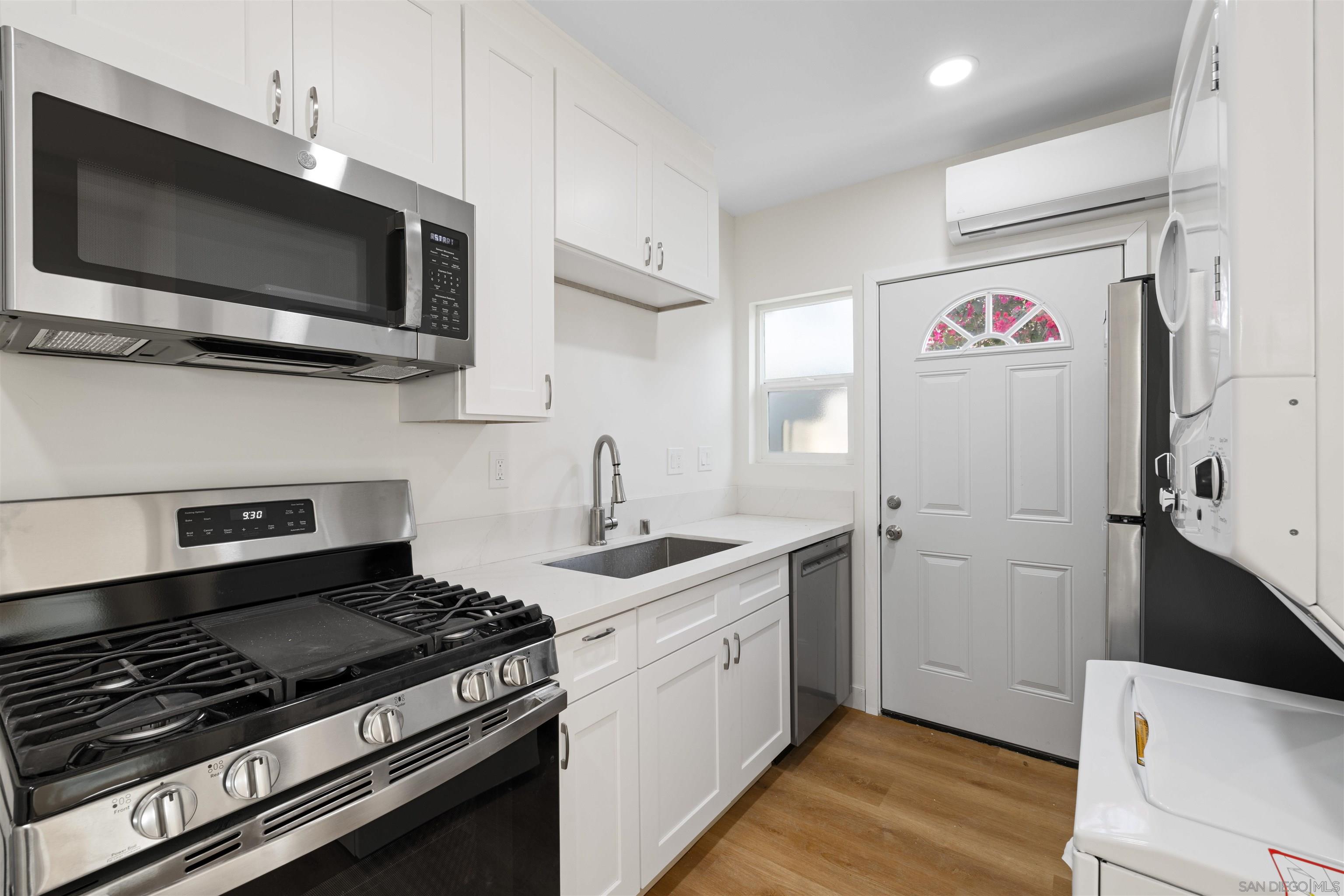 Detail Gallery Image 6 of 14 For 5280  Manhasset Dr, San Diego,  CA 92115 - – Beds | – Baths