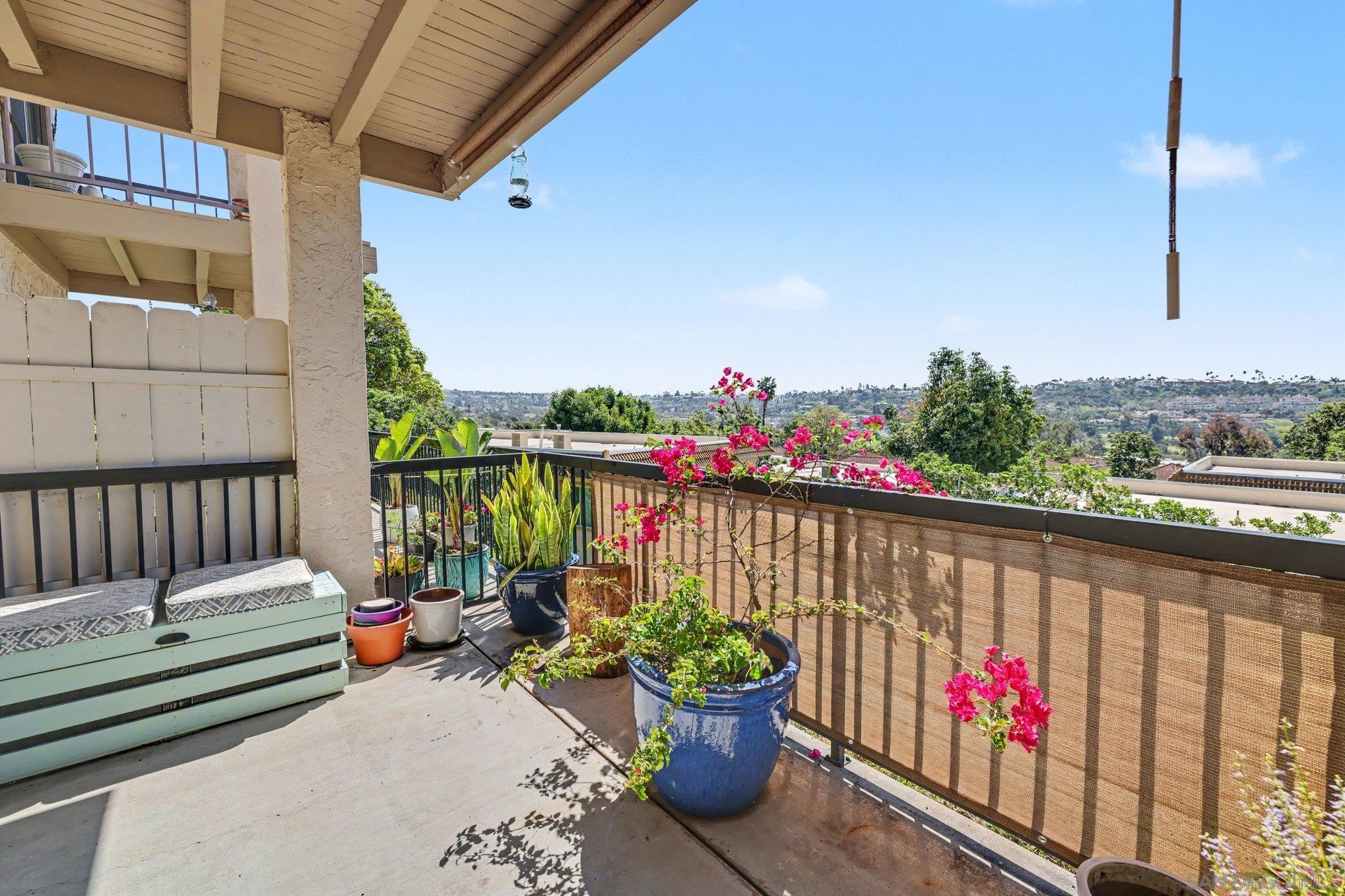 Detail Gallery Image 4 of 21 For 2345  Altisma  a,  Carlsbad,  CA 92009 - 2 Beds | 2/1 Baths