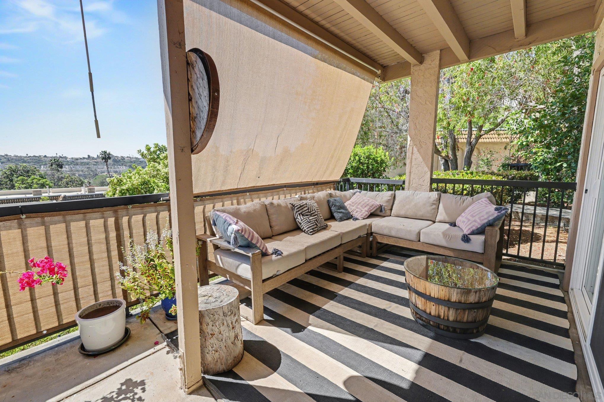 Detail Gallery Image 5 of 21 For 2345  Altisma  a,  Carlsbad,  CA 92009 - 2 Beds | 2/1 Baths