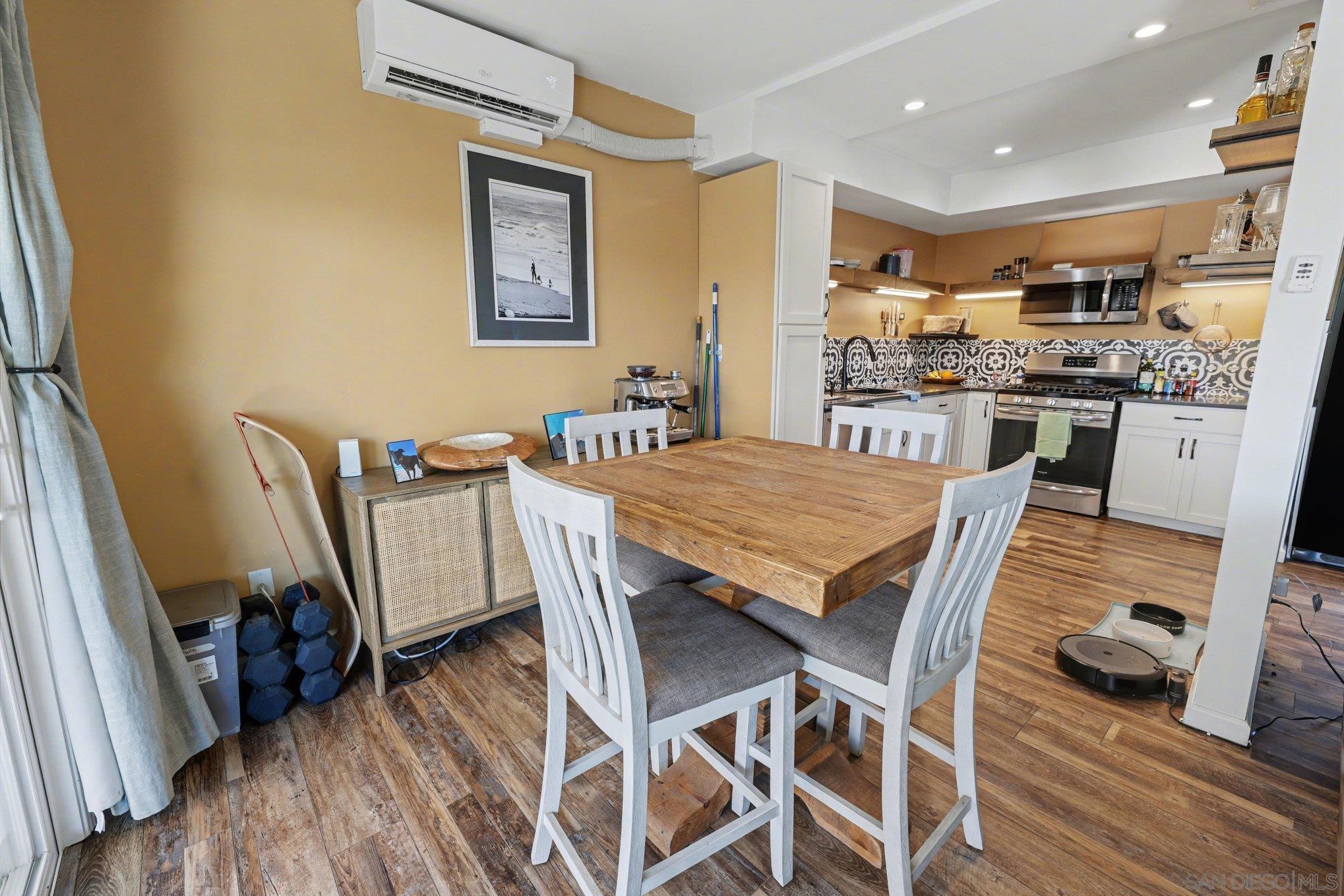 Detail Gallery Image 7 of 21 For 2345  Altisma  a,  Carlsbad,  CA 92009 - 2 Beds | 2/1 Baths