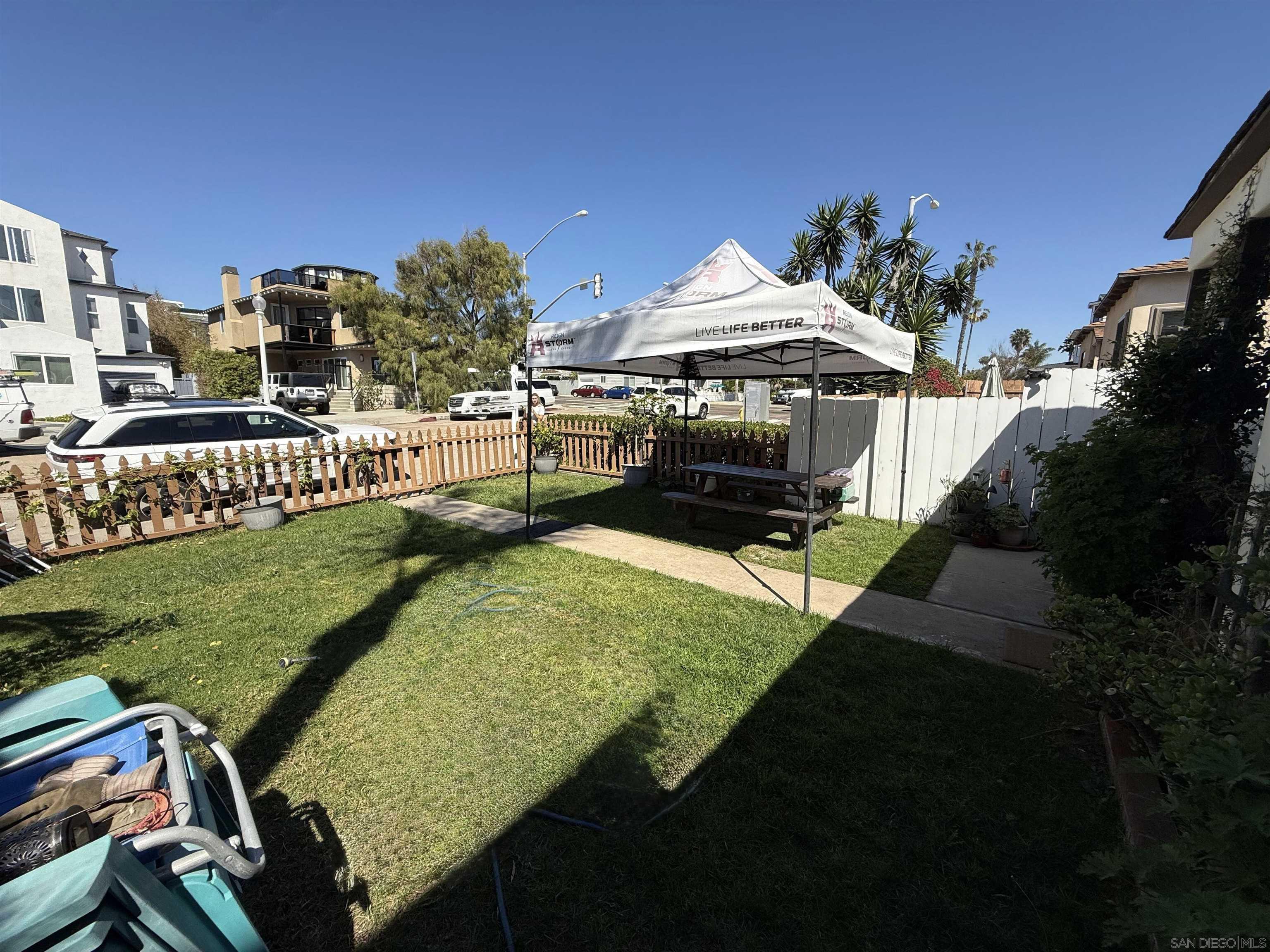 Detail Gallery Image 7 of 27 For 721-23  Law St, San Diego,  CA 92109 - – Beds | – Baths