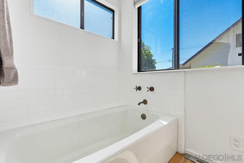 Detail Gallery Image 37 of 75 For 4335  Coronado Avenue, San Diego,  CA 92107 - 4 Beds | 3 Baths