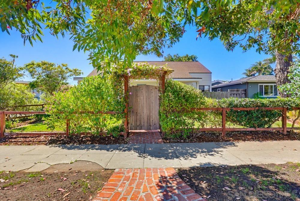 Detail Gallery Image 7 of 75 For 4335  Coronado Avenue, San Diego,  CA 92107 - 4 Beds | 3 Baths