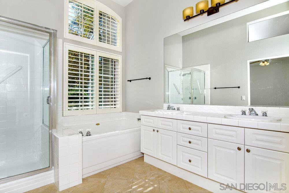 Detail Gallery Image 13 of 29 For 5205  Caminito Exquisito, San Diego,  CA 92130 - 4 Beds | 3 Baths