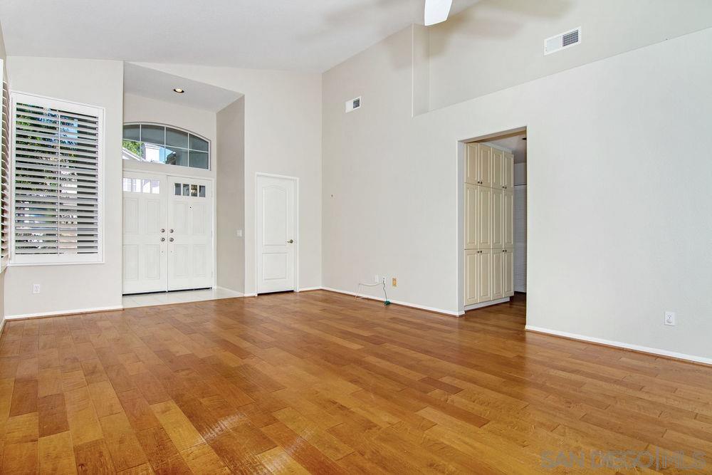 Detail Gallery Image 6 of 29 For 5205  Caminito Exquisito, San Diego,  CA 92130 - 4 Beds | 3 Baths