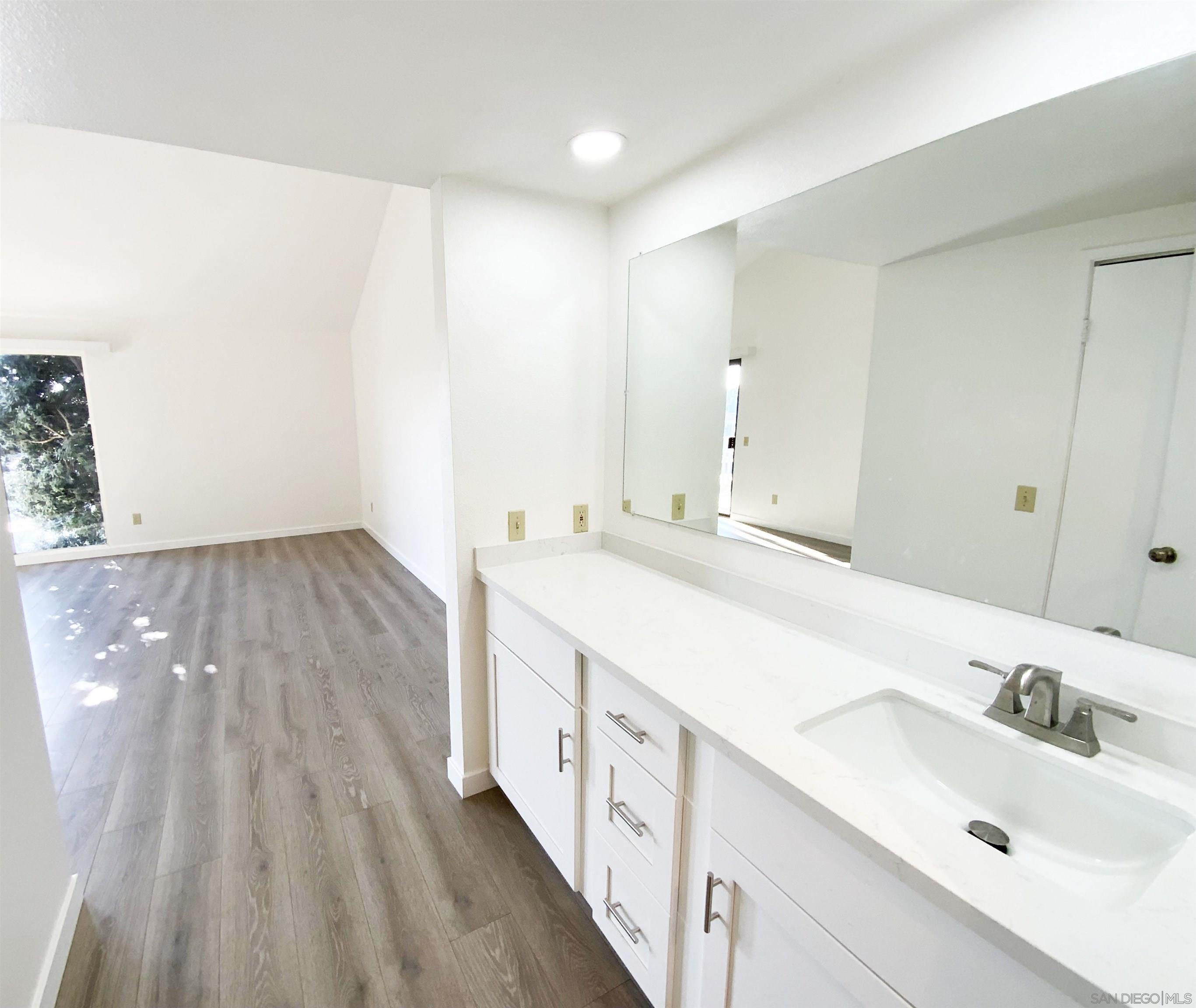 Detail Gallery Image 12 of 23 For 80  Kingston, Coronado,  CA 92118 - 3 Beds | 2 Baths