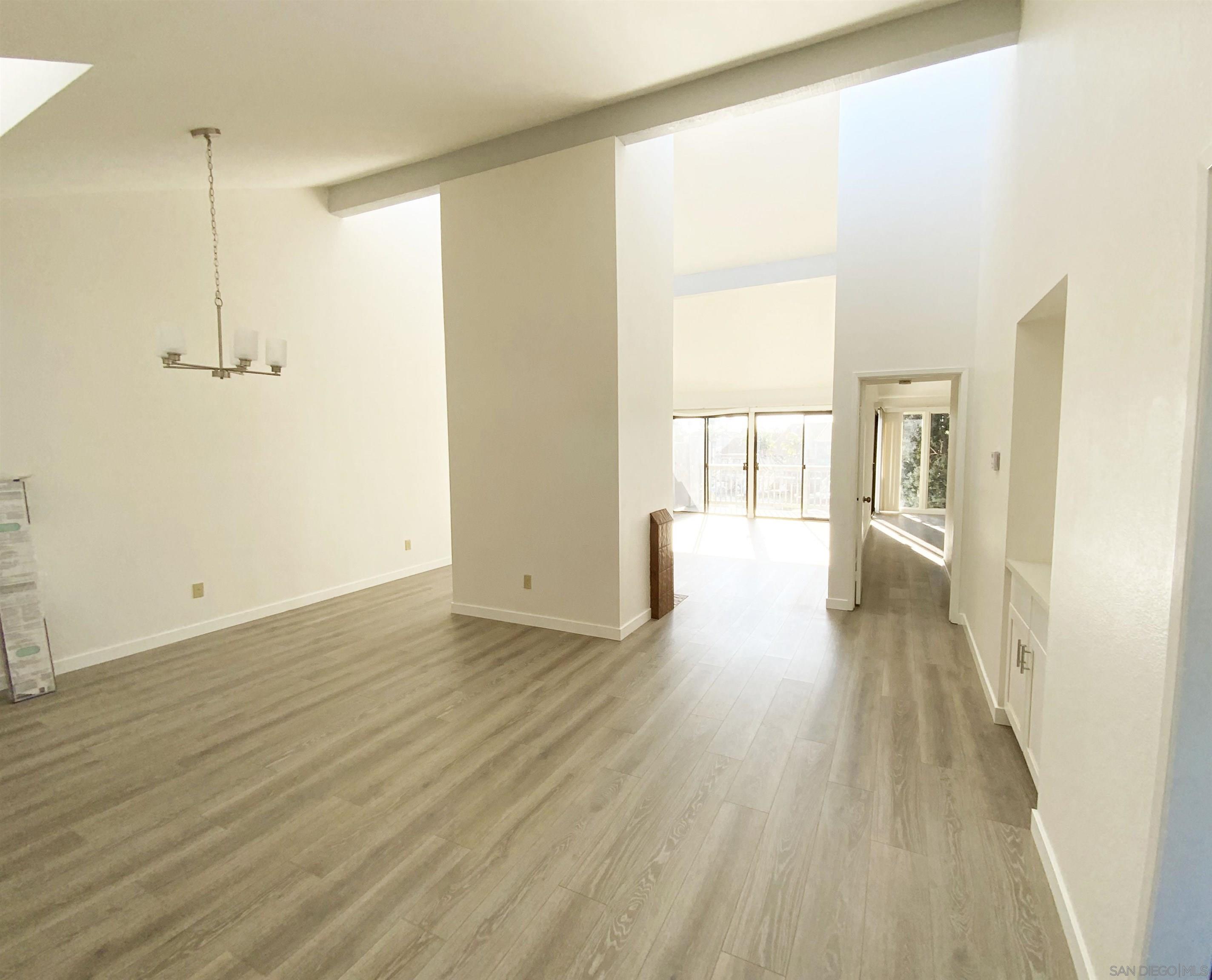 Detail Gallery Image 4 of 23 For 80  Kingston, Coronado,  CA 92118 - 3 Beds | 2 Baths