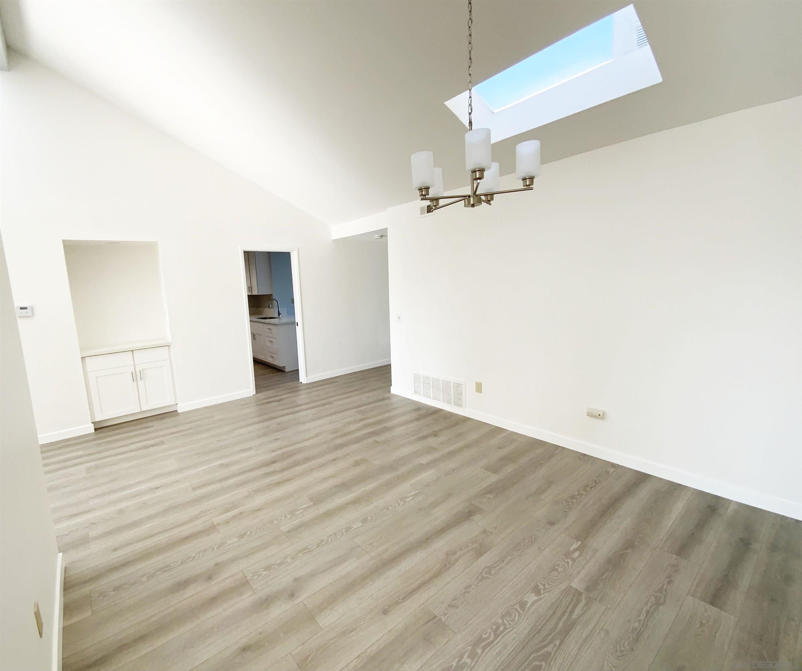 Detail Gallery Image 6 of 23 For 80  Kingston, Coronado,  CA 92118 - 3 Beds | 2 Baths