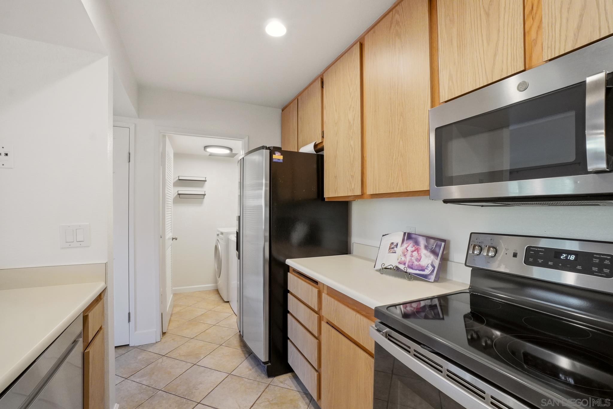 Detail Gallery Image 11 of 27 For 4040  Porte La Paz  #76,  San Diego,  CA 92122 - 2 Beds | 2 Baths