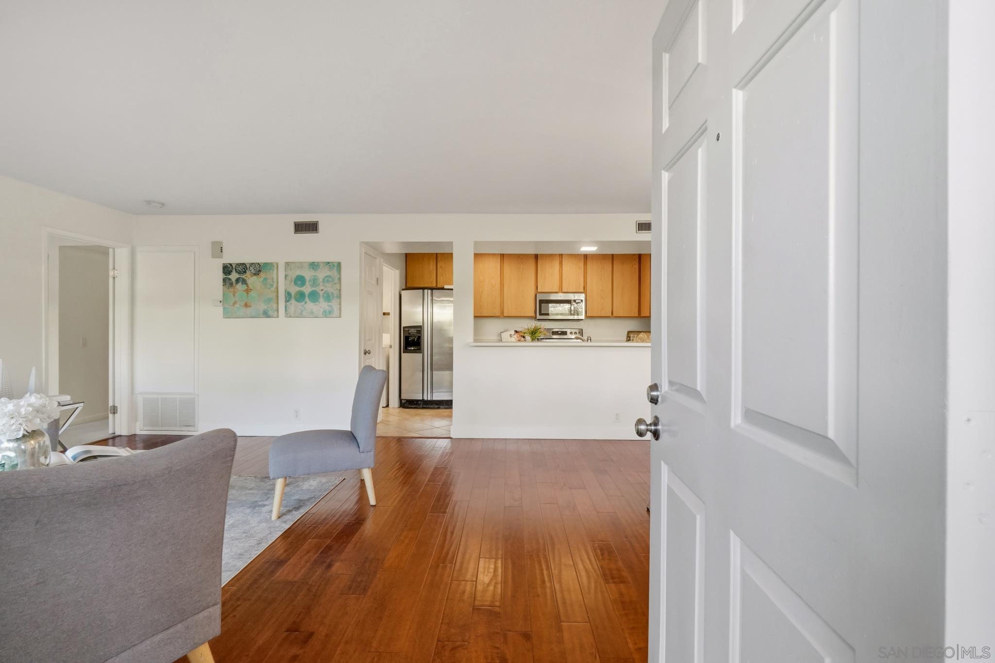 Detail Gallery Image 4 of 27 For 4040  Porte La Paz  #76,  San Diego,  CA 92122 - 2 Beds | 2 Baths