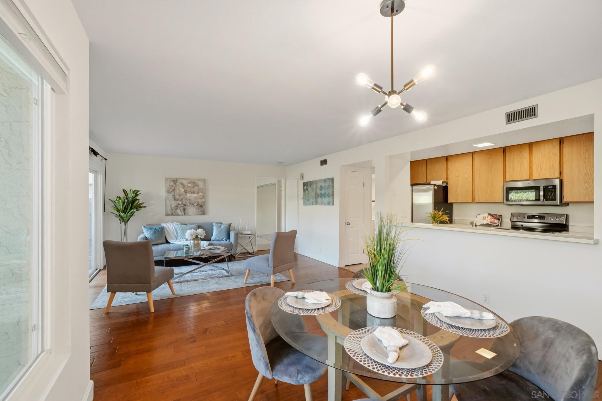 Detail Gallery Image 7 of 27 For 4040  Porte La Paz  #76,  San Diego,  CA 92122 - 2 Beds | 2 Baths