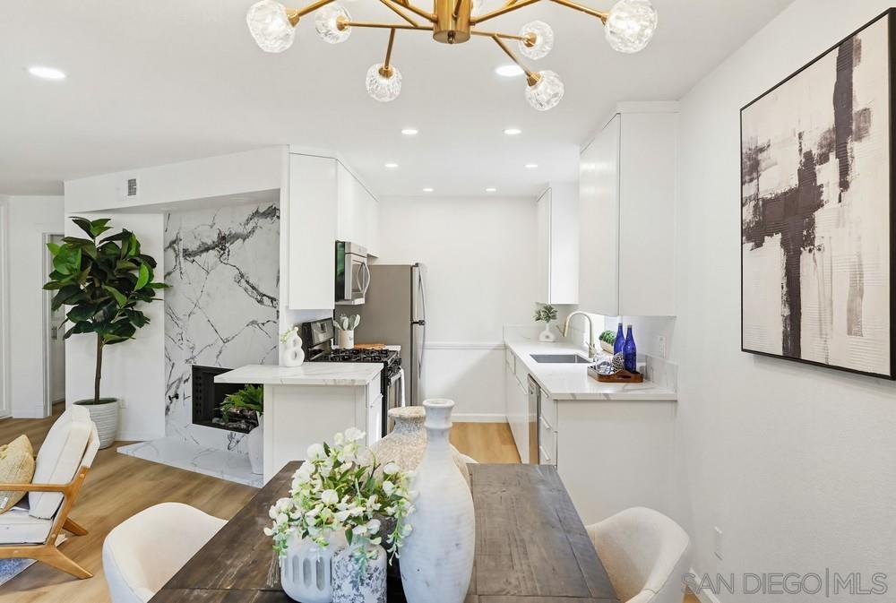 Detail Gallery Image 9 of 58 For 3116  Groton Way  #2,  San Diego,  CA 92110 - 3 Beds | 2 Baths