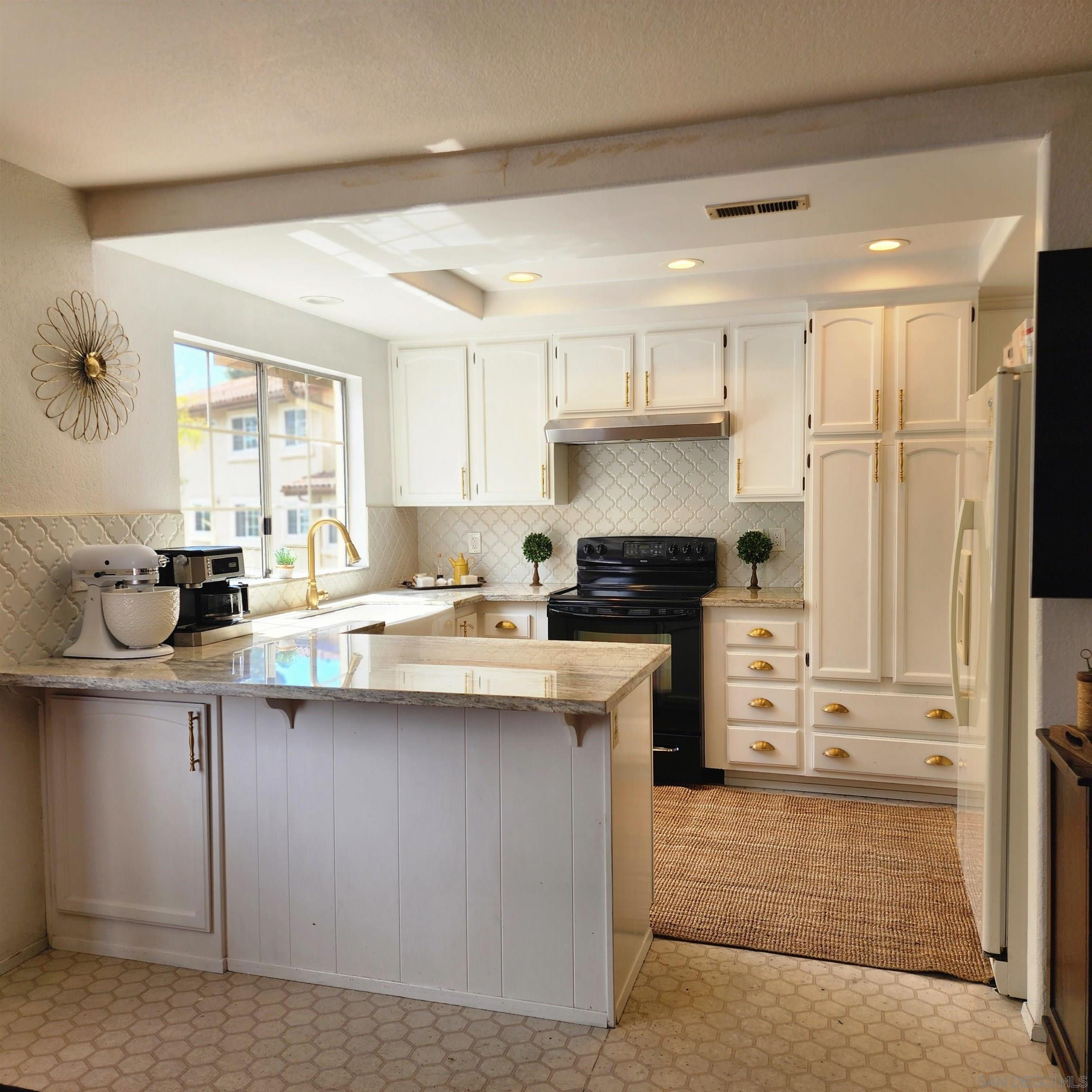 Detail Gallery Image 11 of 25 For 4050  Porte De Palmas  #26,  San Diego,  CA 92122 - 3 Beds | 2/1 Baths